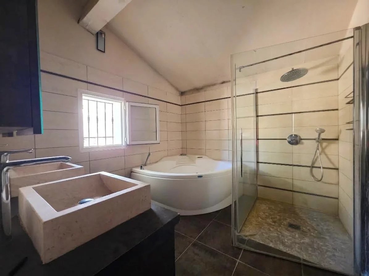 Villa plain-pied 114 m² -  3 chambres -  piscine - garage