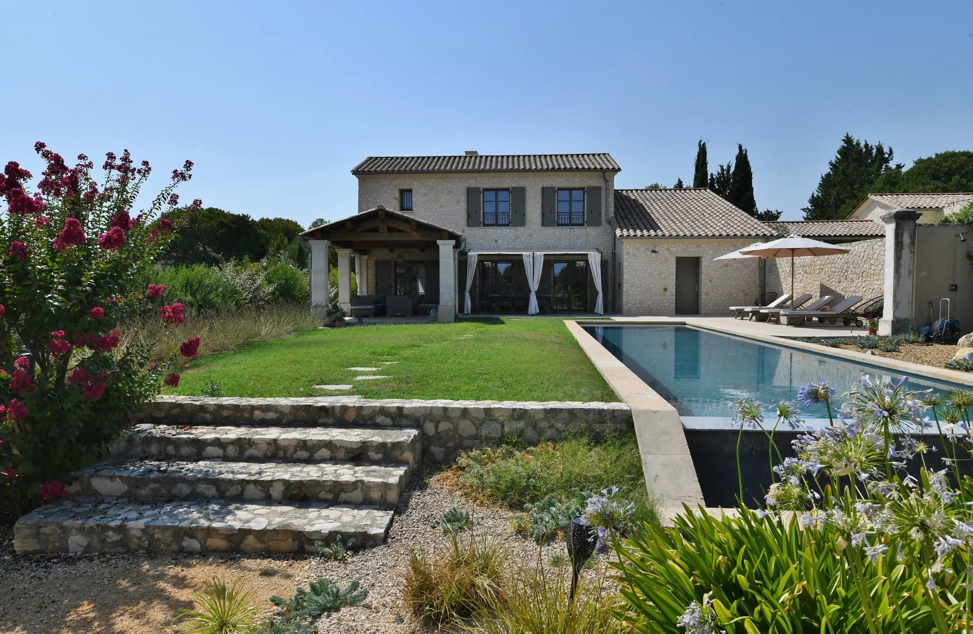 Bastide contemporaine de 160 m² avec couloir de nage