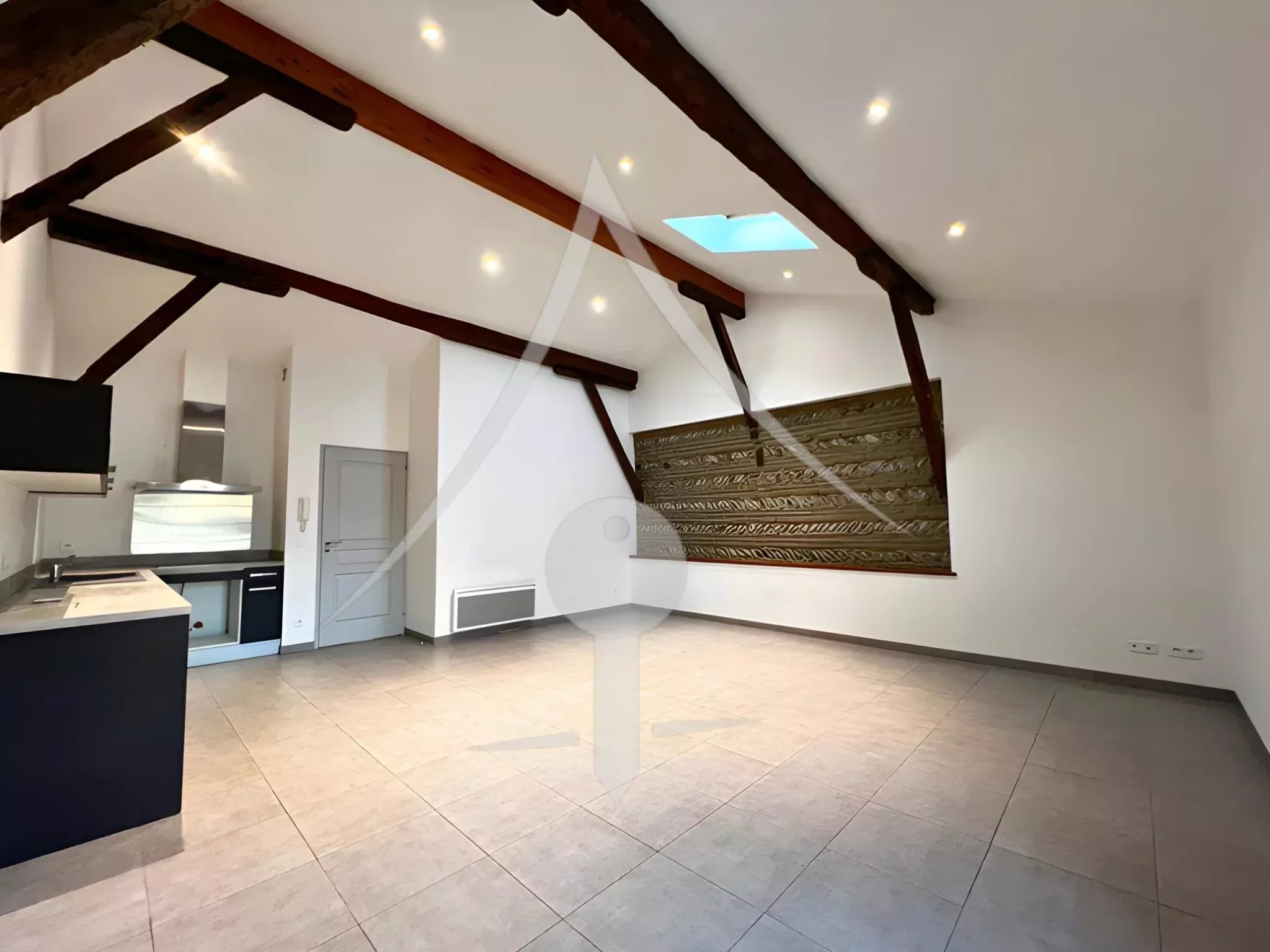 Apartment building of 465 m² in Mauzac (31410) – 8 rented units, 6.54% gross