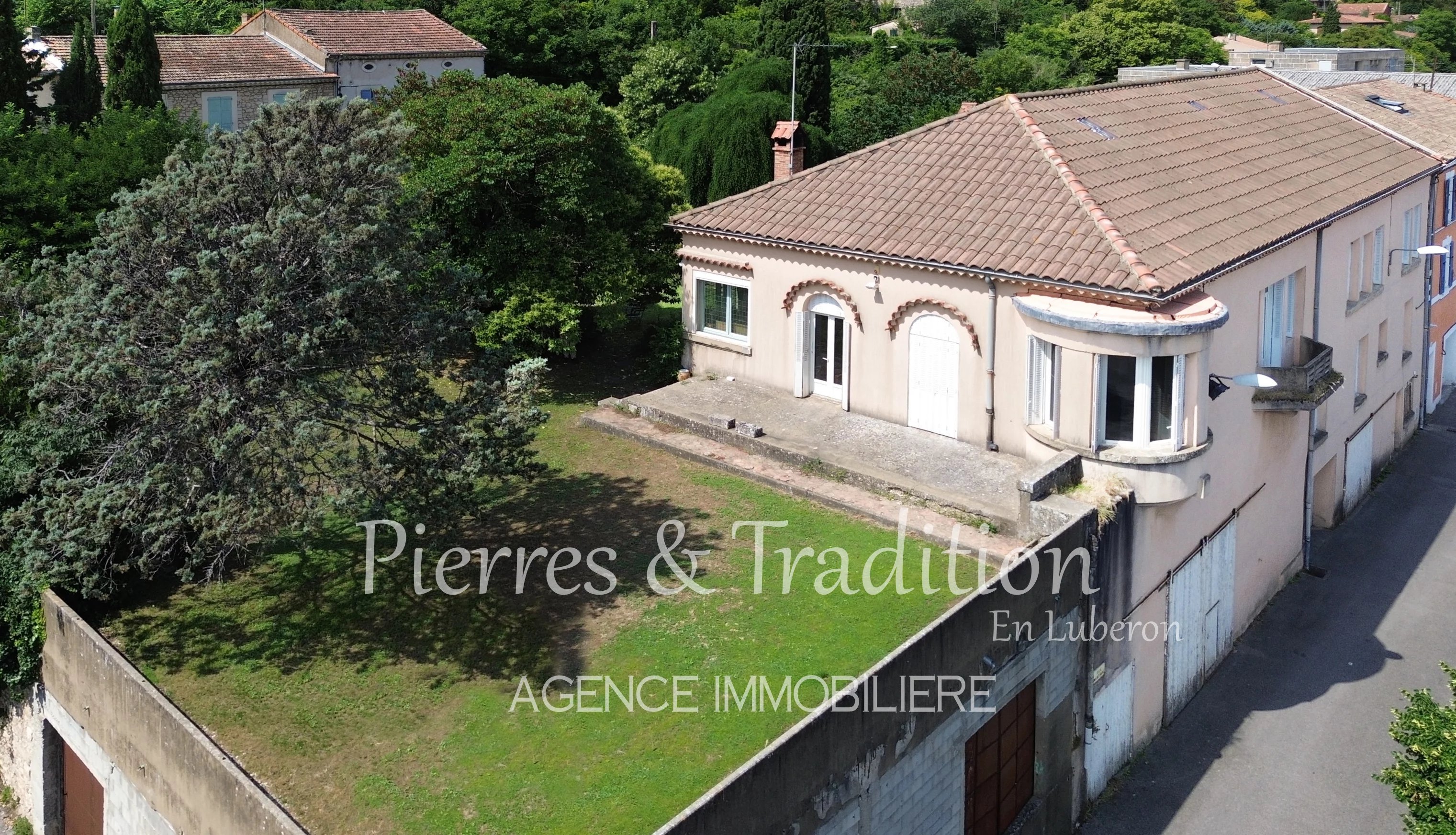 Exclusivité ! Magnifique propriété Aptésienne avec jardin et vue