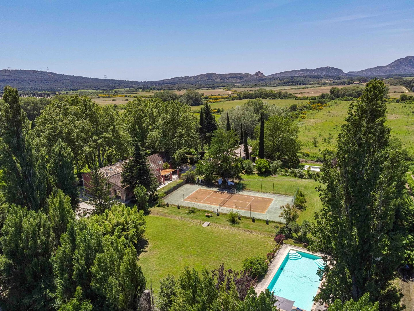 Demeure de prestige secteur Eygalières- environ 750m2 - Terrain  11hectares.