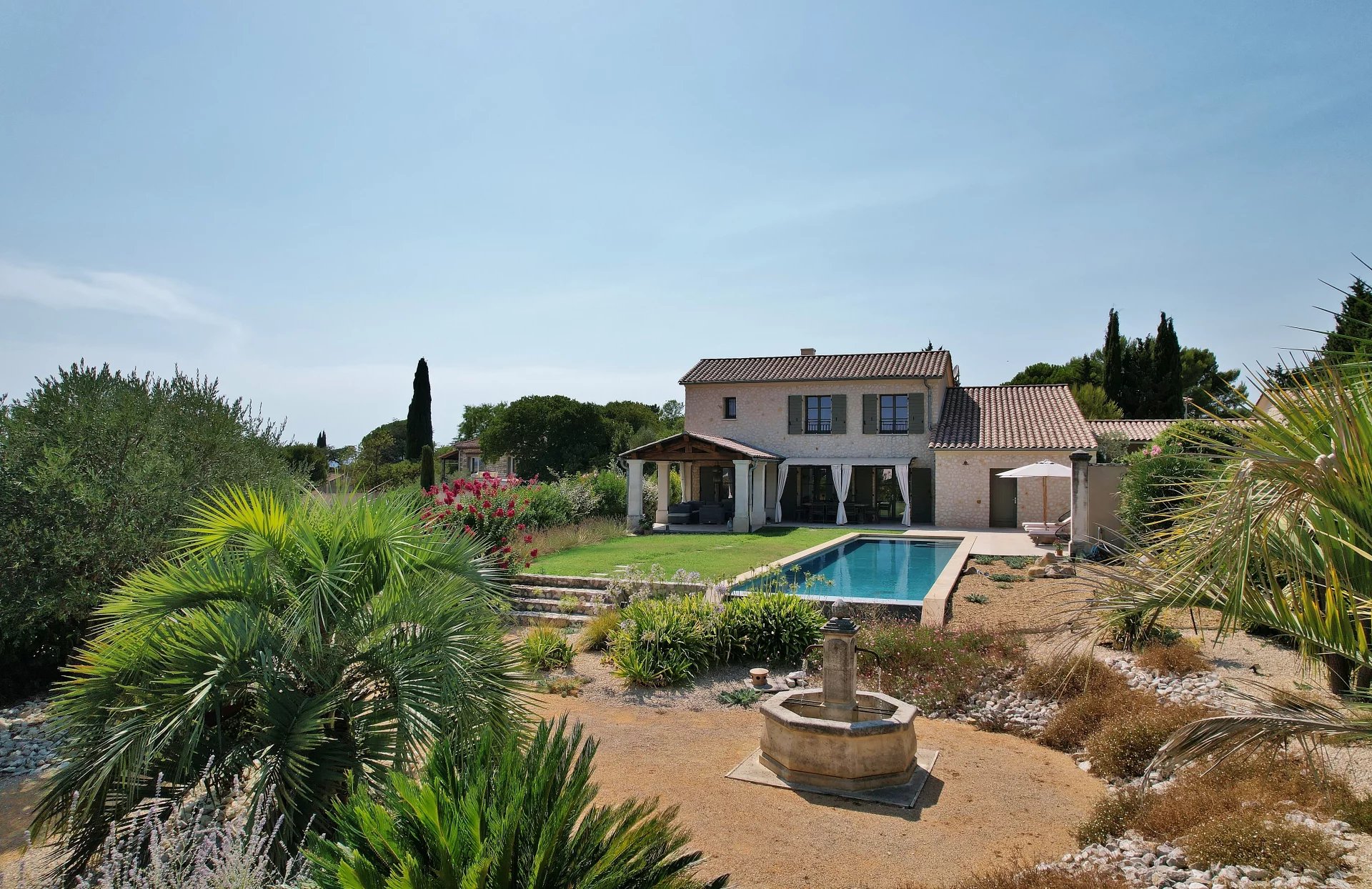 Bastide contemporaine de 160 m² avec couloir de nage