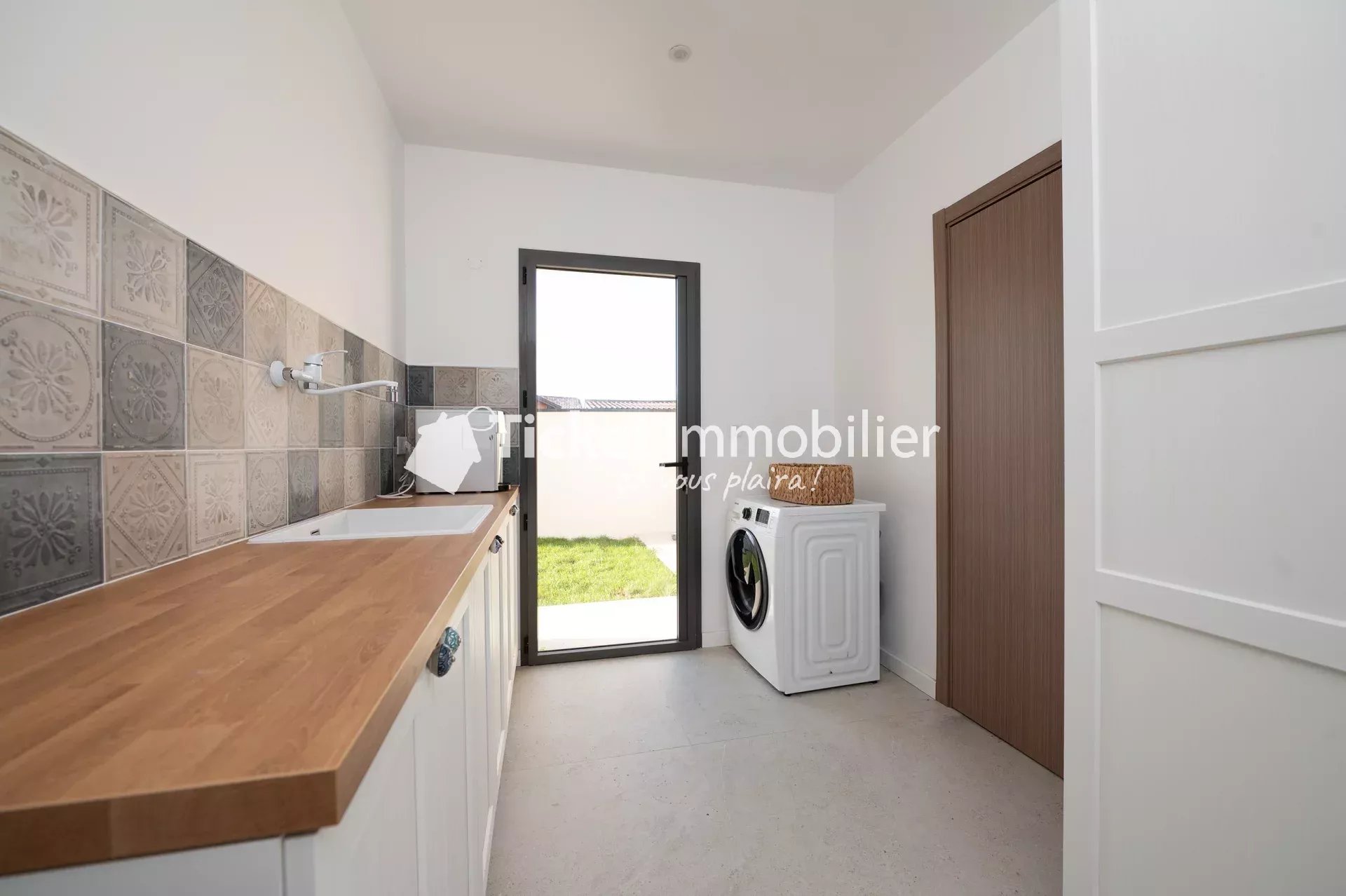 VILLA CONTEMPORAINE T4 160m2 NEUVE AVEC DOUBLE GARAGE, CLIMATISATION GAINABLE, SUPERBES PRESTATIONS, 1111m2 DE TERRAIN ...