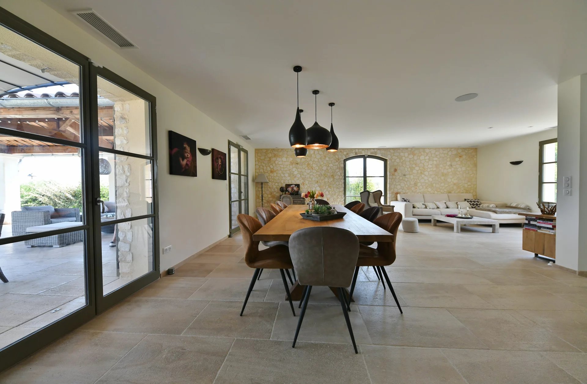 Bastide contemporaine de 160 m² avec couloir de nage