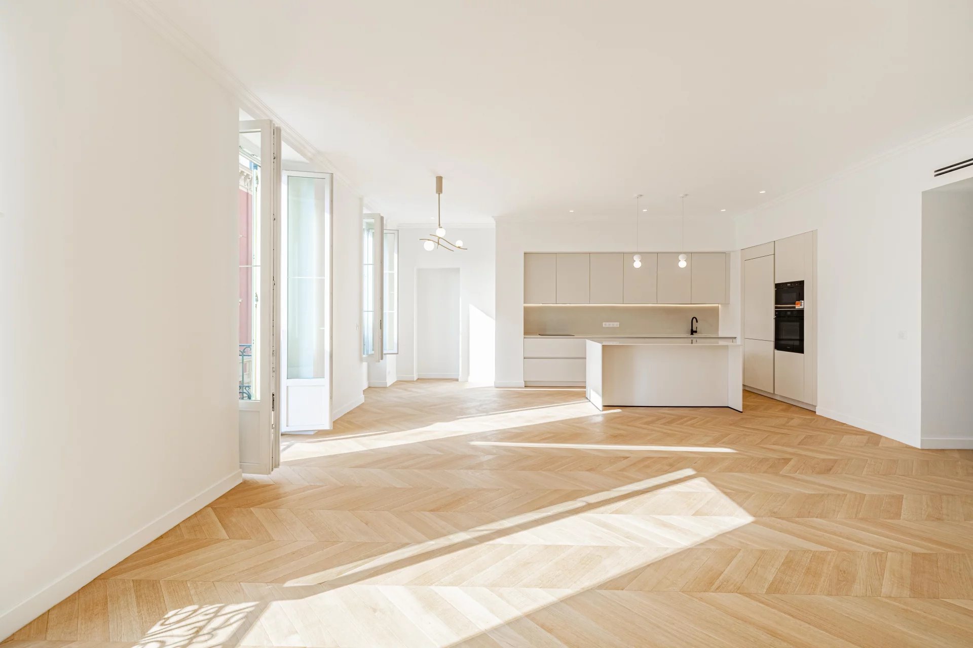 Nice - Le Port - Exceptionnel appartement 4 pièces rénové – Balcon avec vue Port