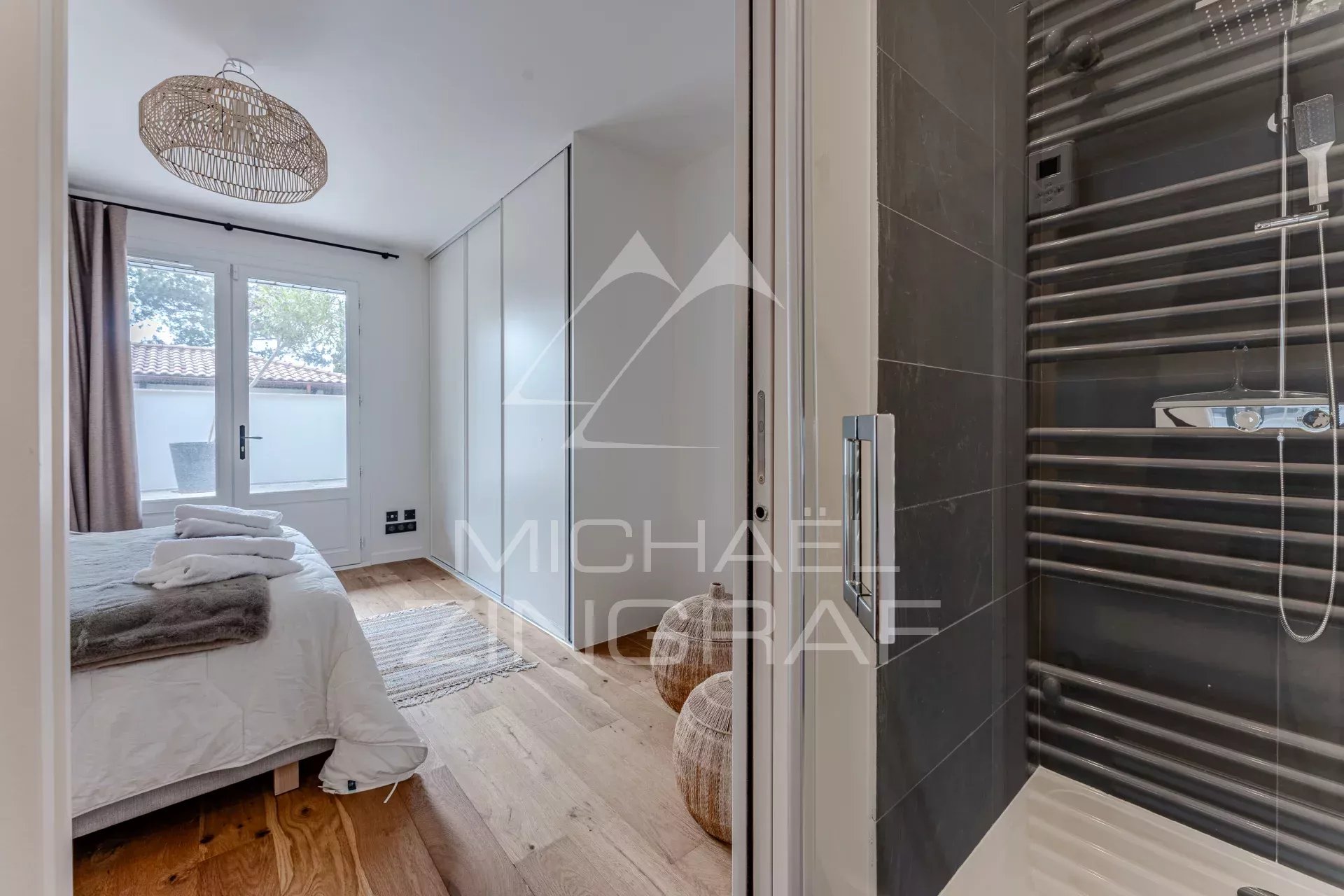 HAUT PYLA, VILLA WITH VIEW ON BASIN