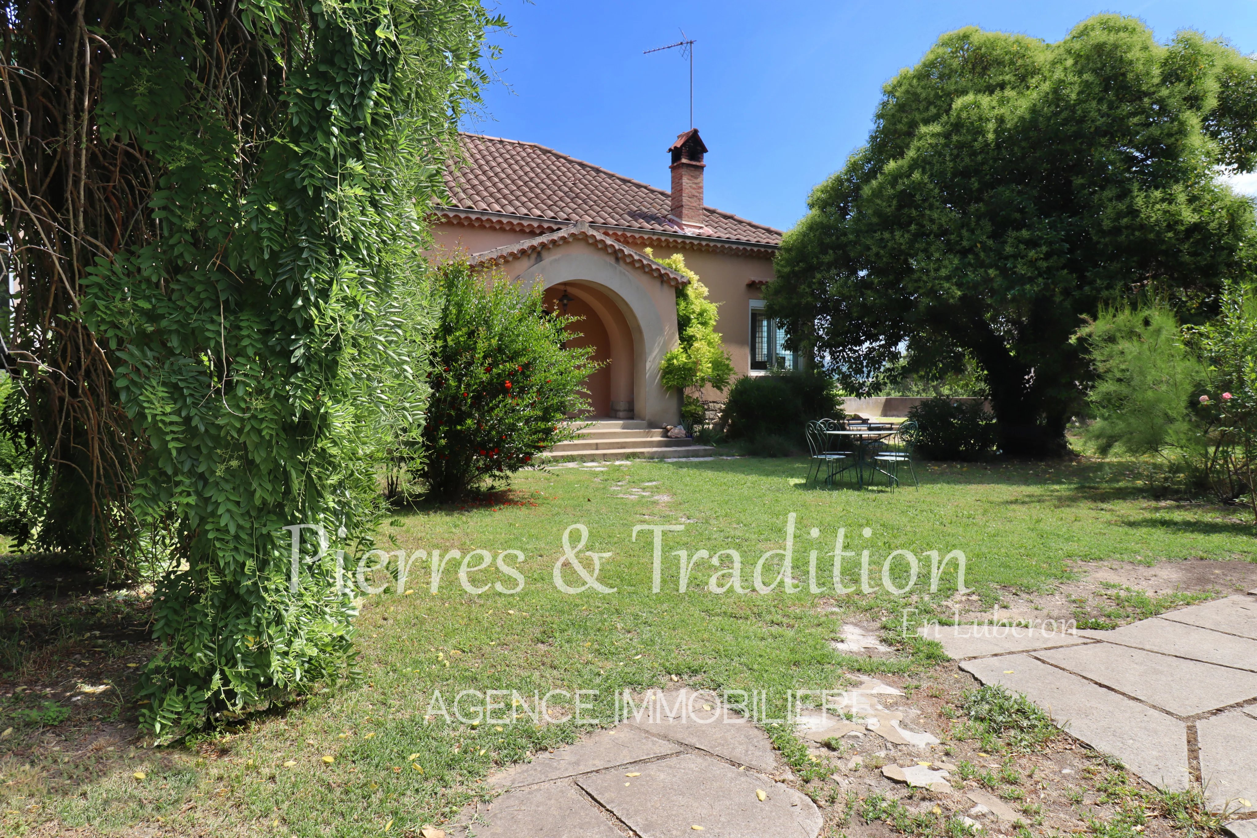 Exclusivité ! Magnifique propriété Aptésienne avec jardin et vue