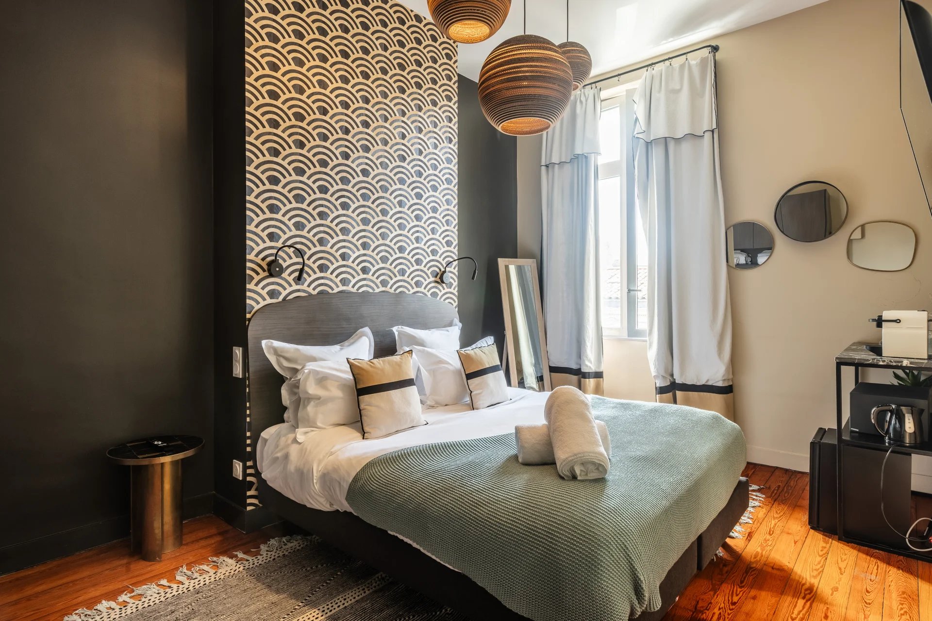 BORDEAUX CHARTRONS – HÔTEL PARTICULIER D’EXCEPTION – 412 M² – PISCINE – JARDIN