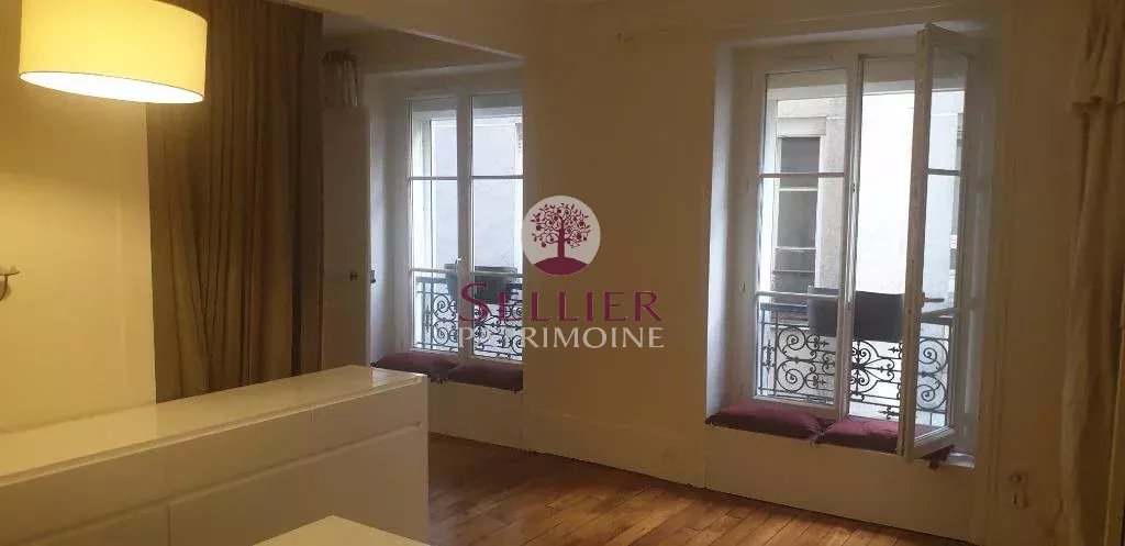 Appartement 3 Pièces 2 Chambres Coliving Paris 13e — Gobelins / Bd Arago — Salle de bain rénovée, Calme sur cour, Haussmannien