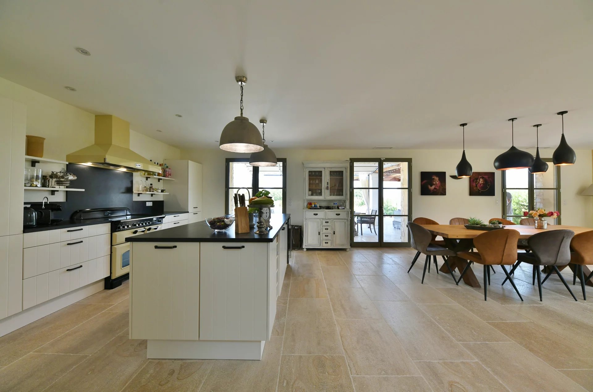 Bastide contemporaine de 160 m² avec couloir de nage