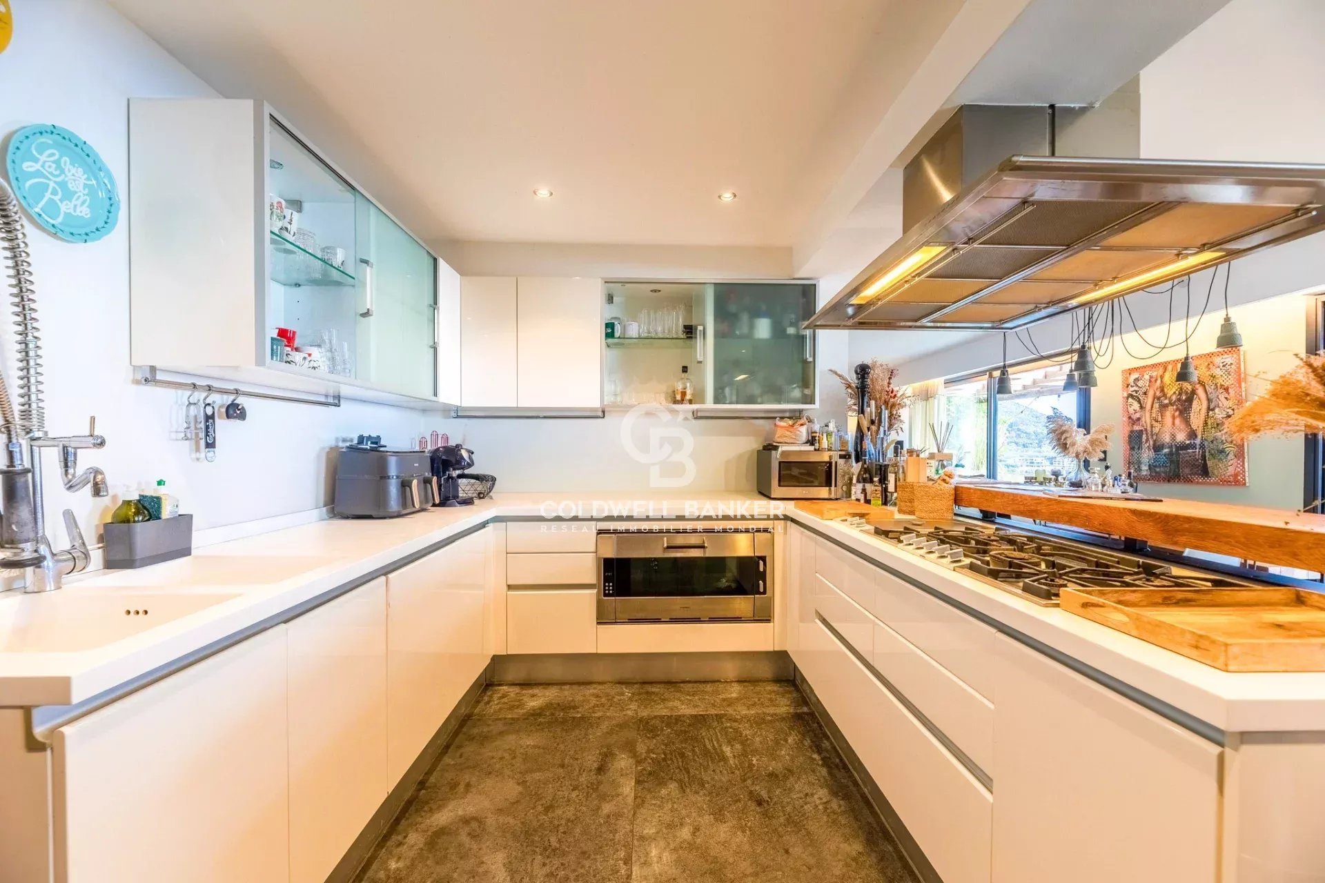 Exceptional Apartment with Panoramic Sea Views