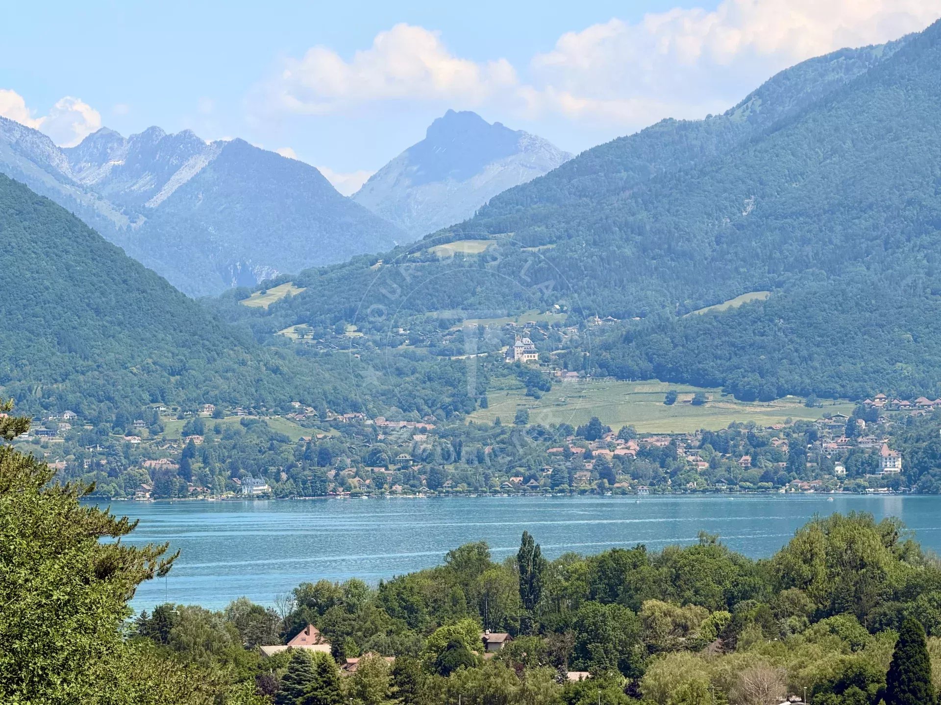SOUS-OFFRE - Chalet vue panoramique sur le lac d’Annecy – Sevrier