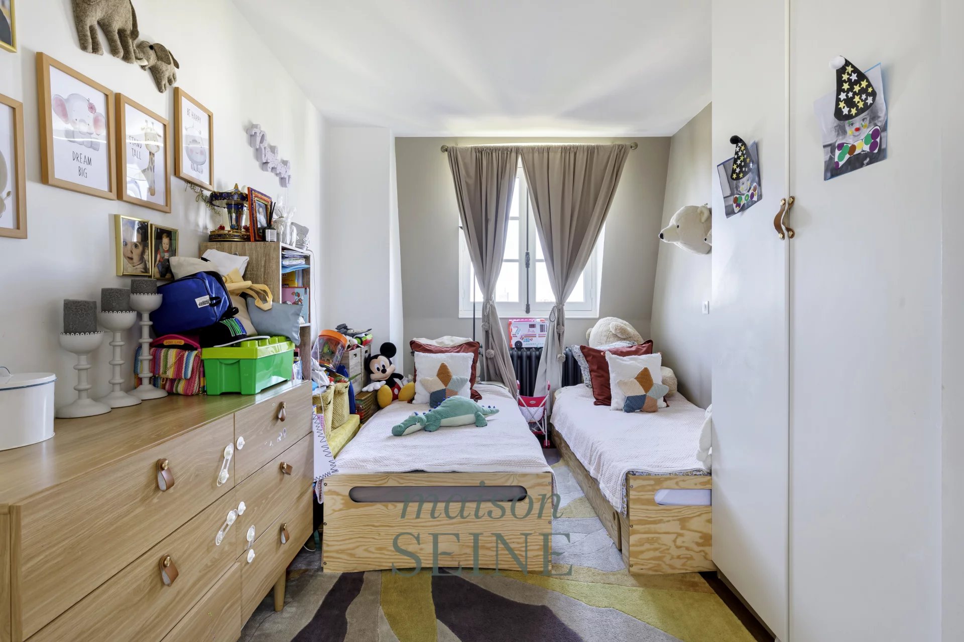 Exclusivité - Neuilly Full Pasteur - Ecole Bleue - Appartement étage élevé dans immeuble de grand standing - 2 chambres