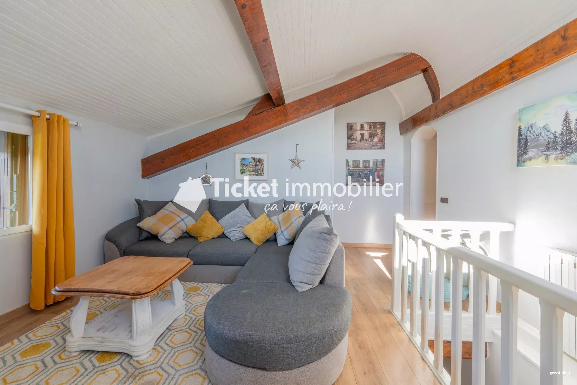 THIL - Maison T5 de 226m2 avec piscine, terrain de 9000m2 et dépendance à rénover