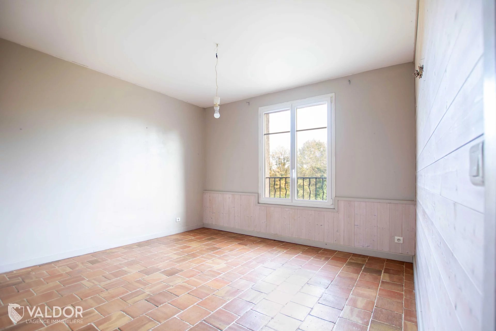 Grande maison - 6 ch. - 238m2 - grand terrain - calme et nature