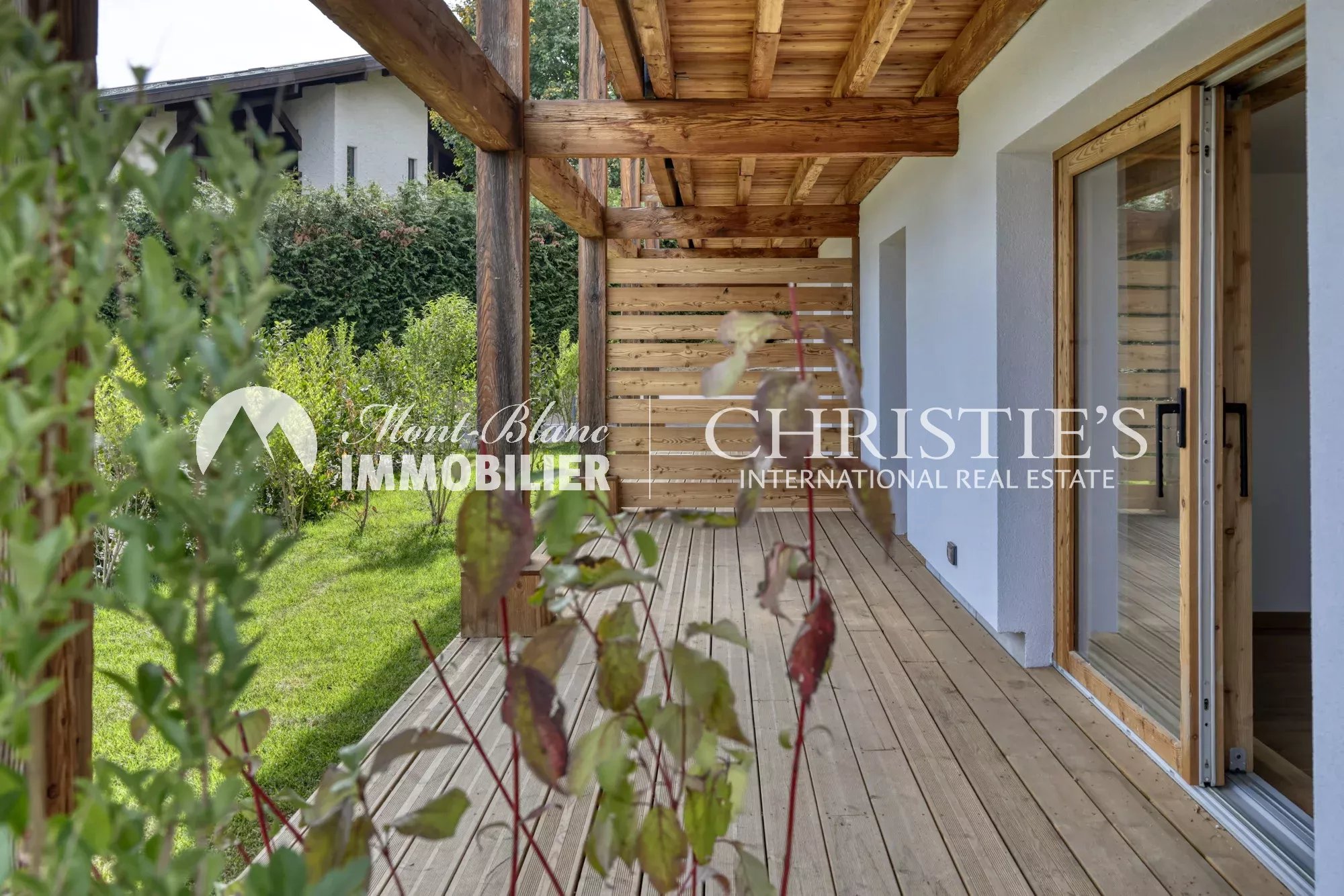 APPARTEMENT - REZ DE JARDIN DROITE