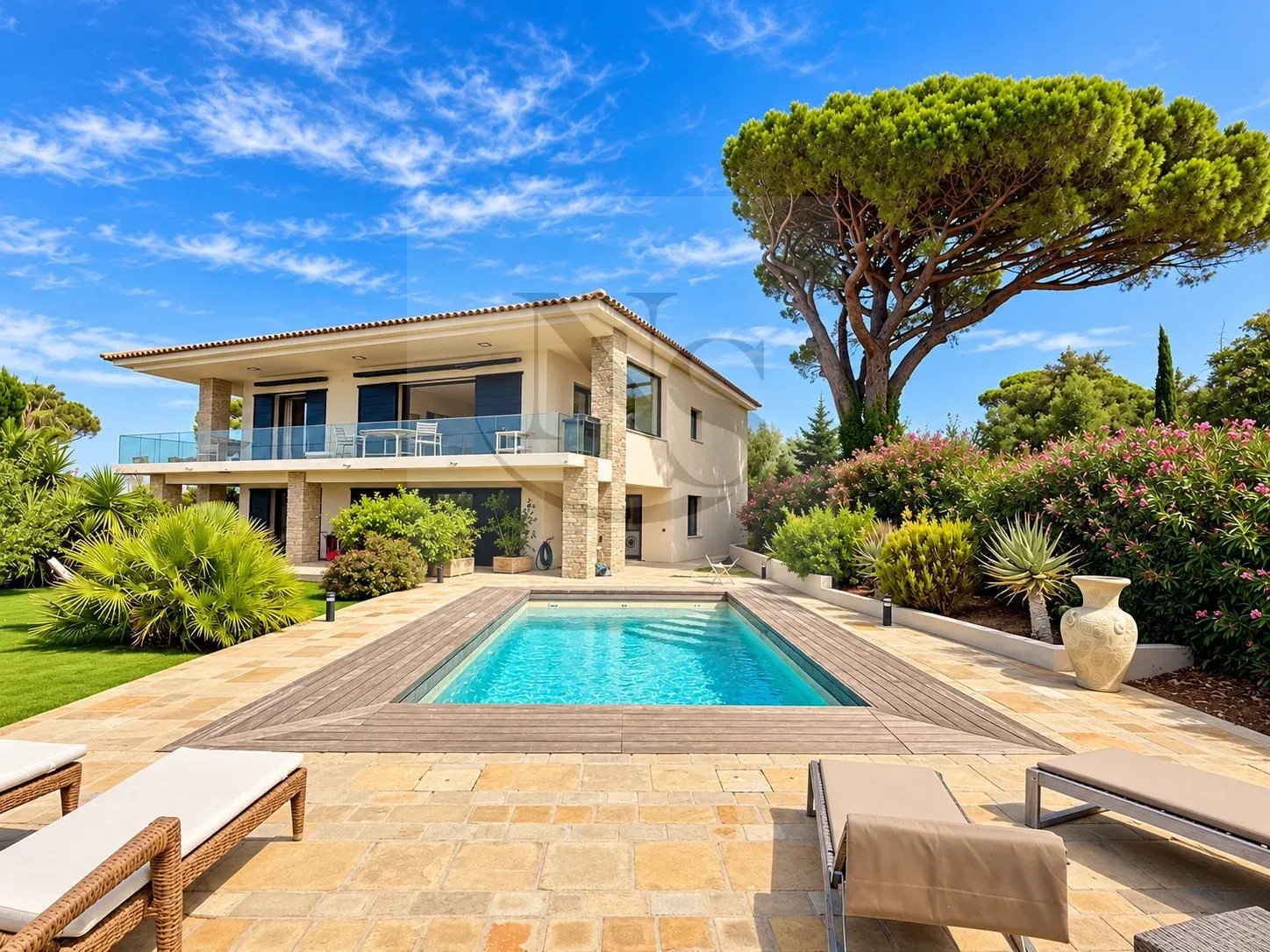 SAINTE-MAXIME/ MAISON AU CALME AVEC VUE MER