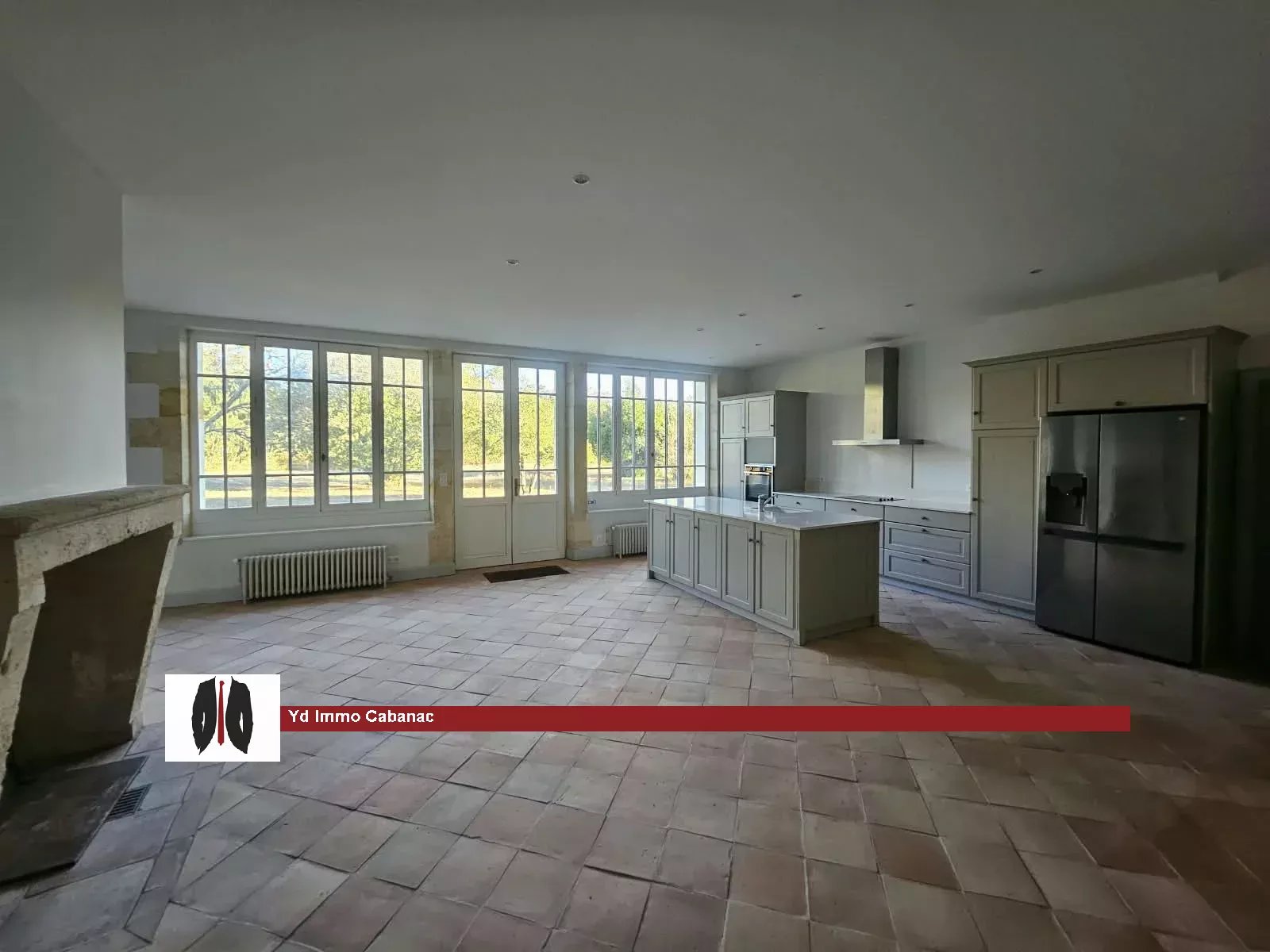 À LOUER – Propriété de caractère en pierre avec maison principale, maison de gardien et vaste terrain