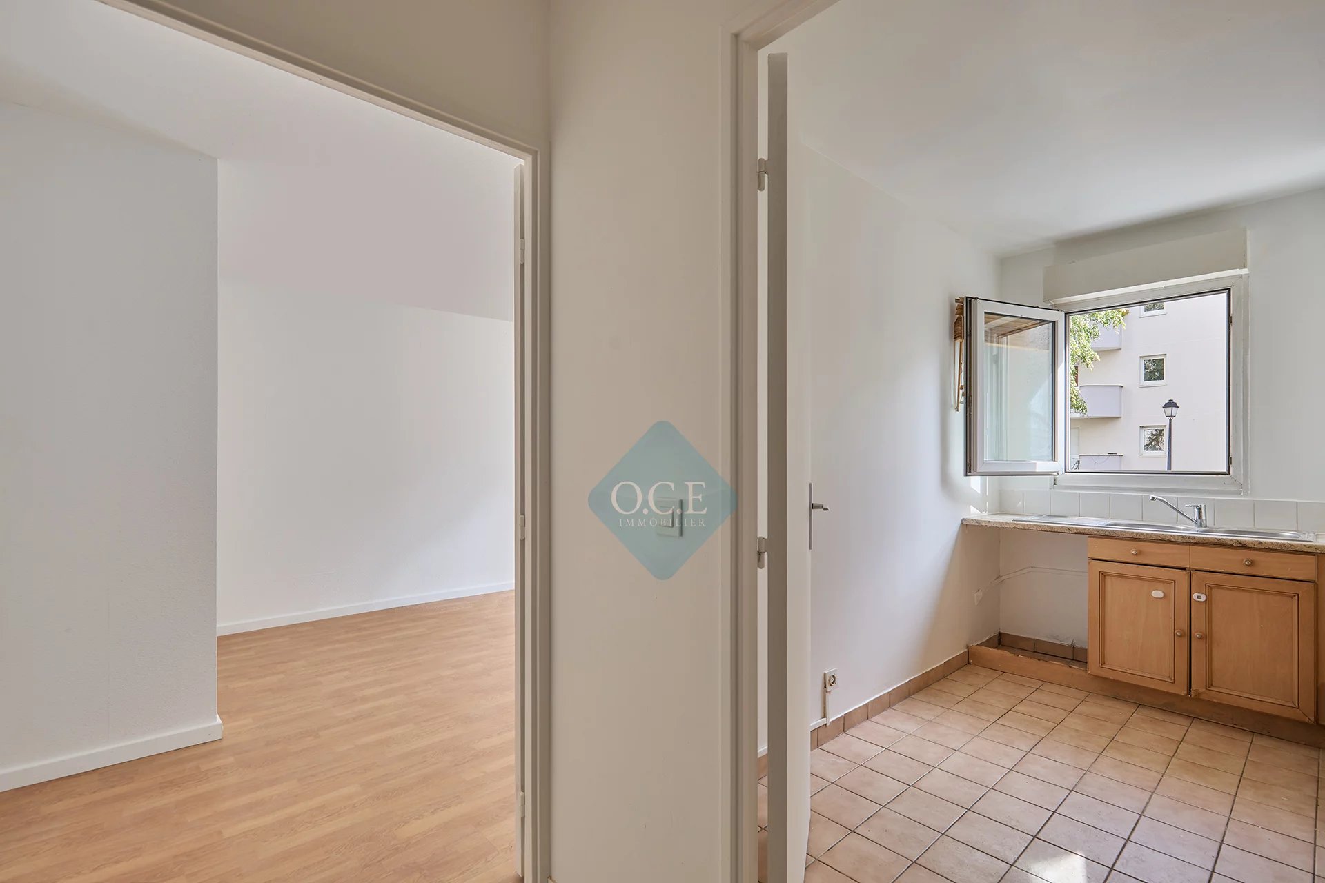 2-room apartment very bright, with parking