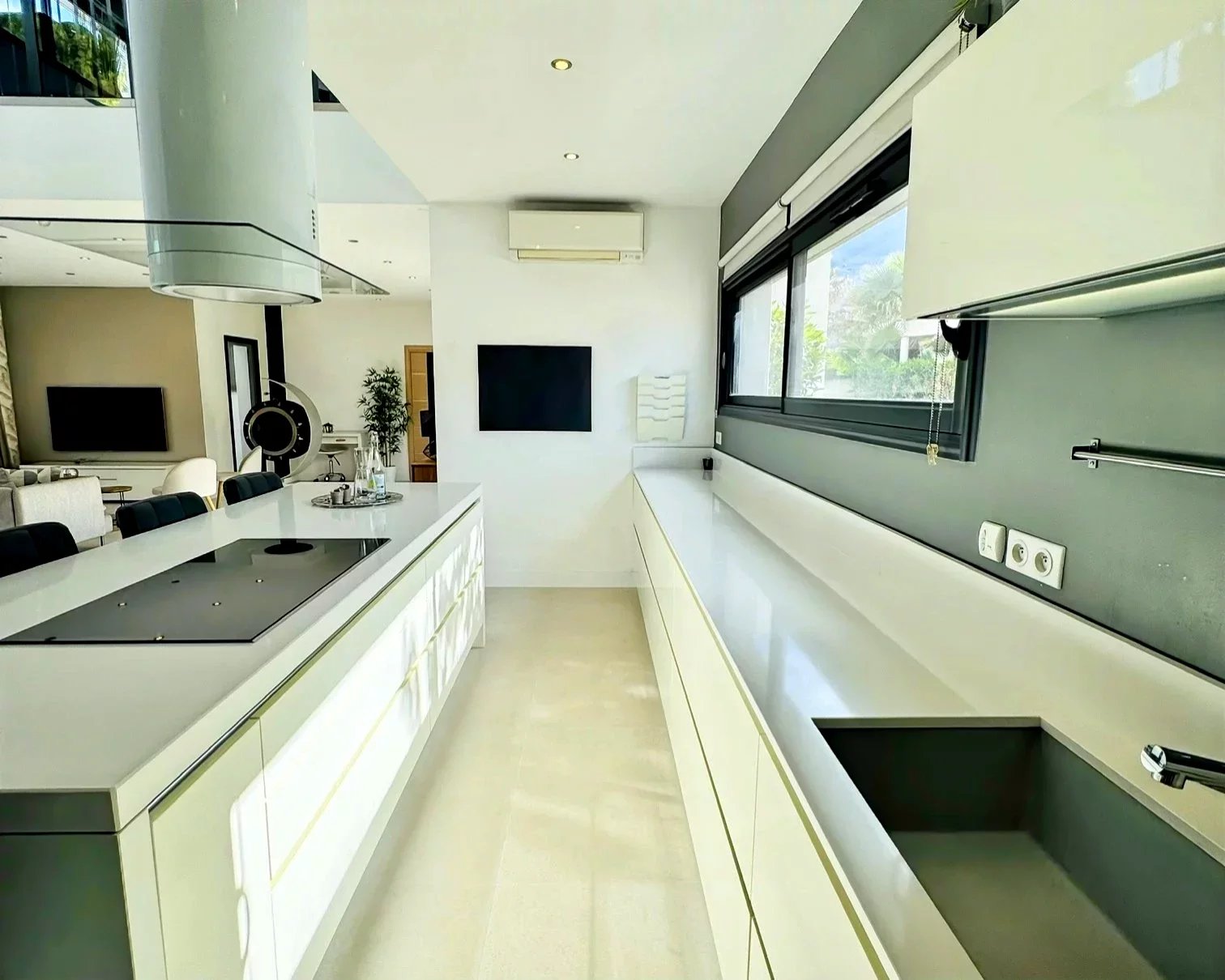 Villa contemporaine avec piscine