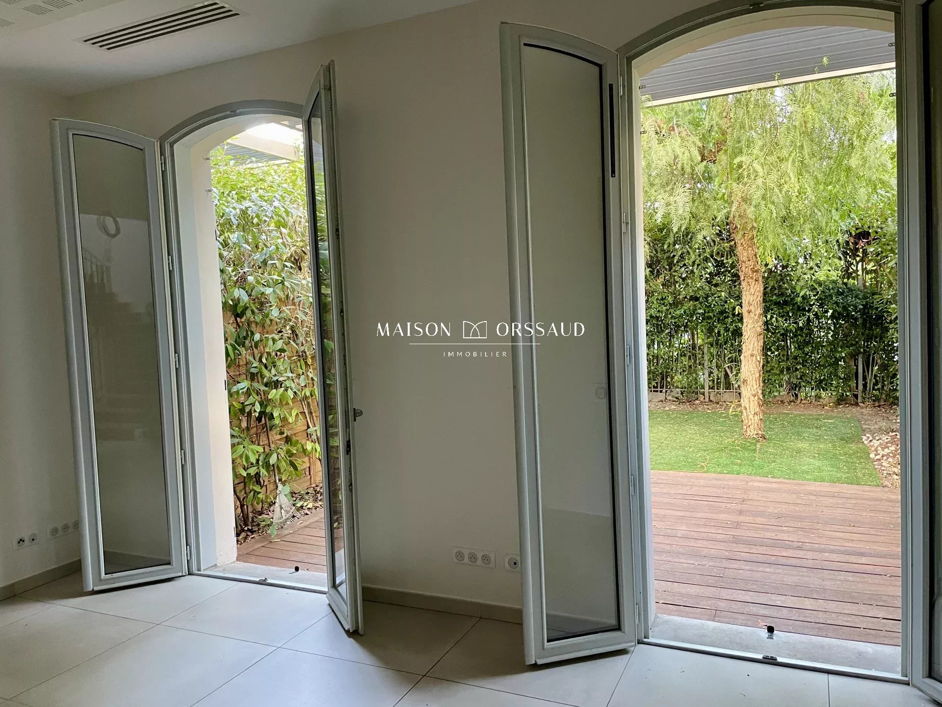 EXCLUSIVITÉ MAISON AVEC JARDIN ET DOUBLE GARAGE - CENTRE HISTORIQUE
