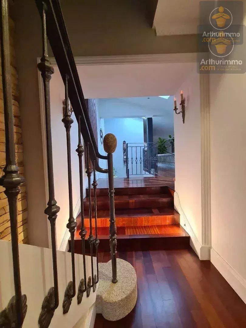 Maison de 230 m2 aux belles prestations,  proche Beaugency