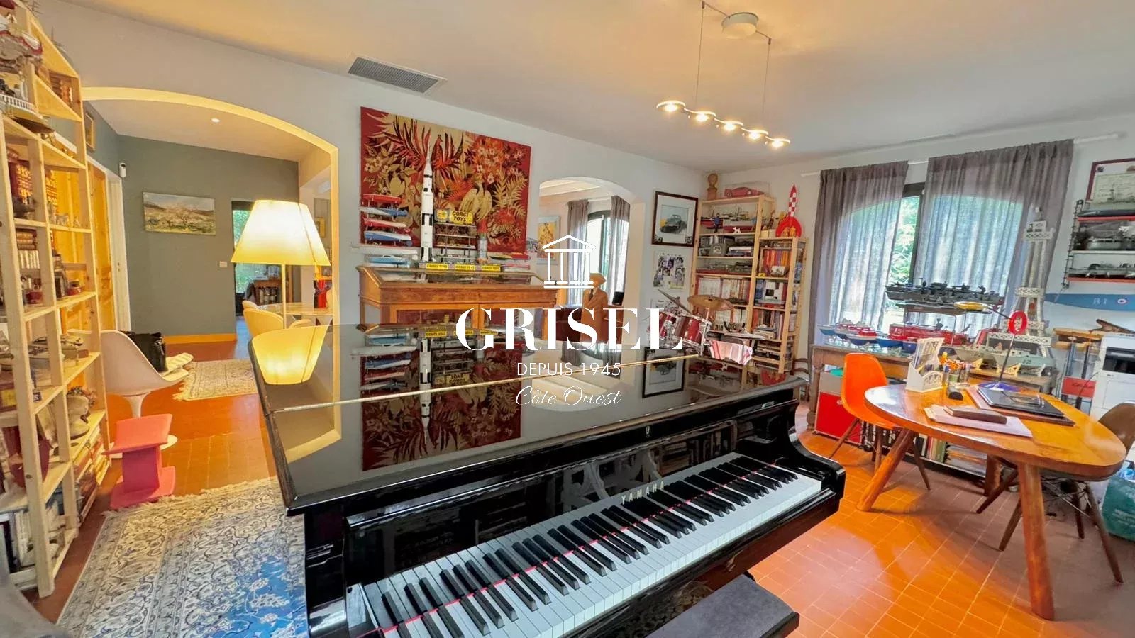 Spacious family home with pool in Petit Piquey