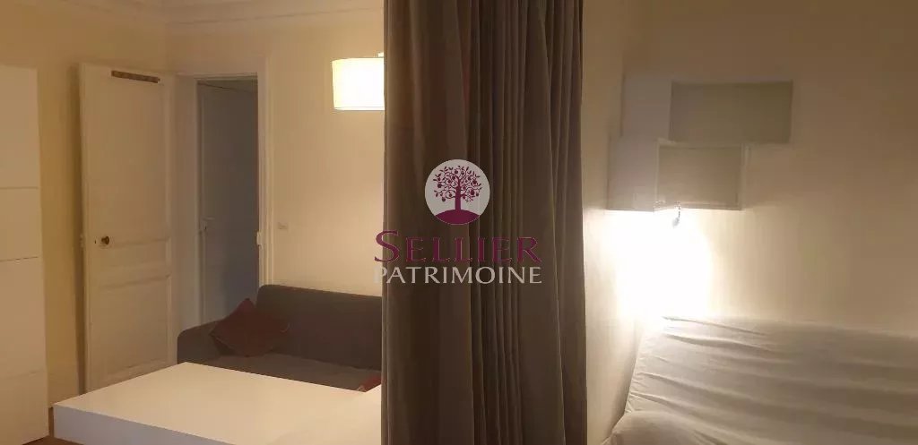 Appartement 3 Pièces 2 Chambres Coliving Paris 13e — Gobelins / Bd Arago — Salle de bain rénovée, Calme sur cour, Haussmannien