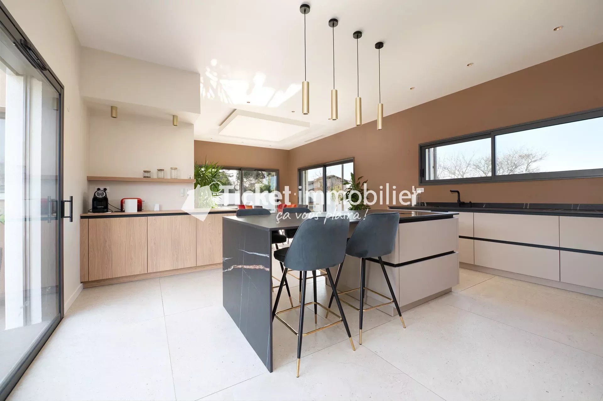 VILLA CONTEMPORAINE T4 160m2 NEUVE AVEC DOUBLE GARAGE, CLIMATISATION GAINABLE, SUPERBES PRESTATIONS, 1111m2 DE TERRAIN ...