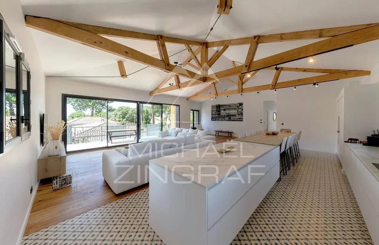 HAUT PYLA, VILLA WITH VIEW ON BASIN