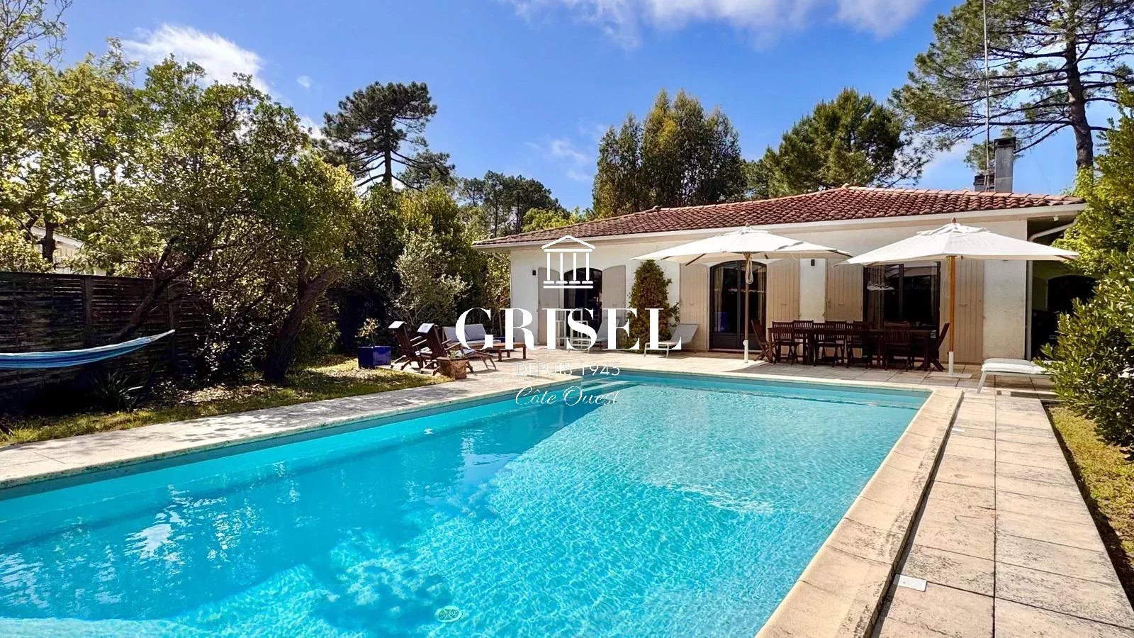 Spacious family home with pool in Petit Piquey
