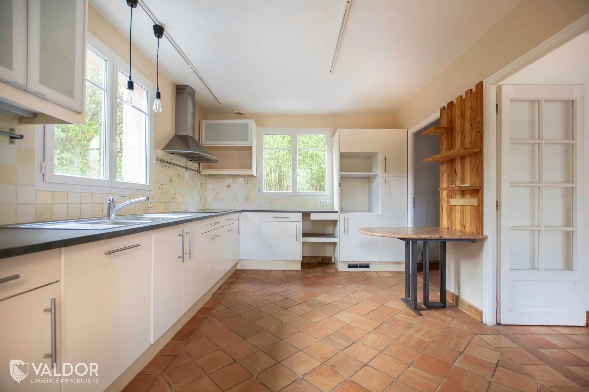 Grande maison - 6 ch. - 238m2 - grand terrain - calme et nature