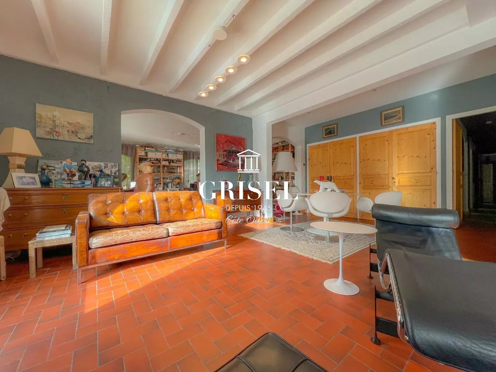 Spacious family home with pool in Petit Piquey