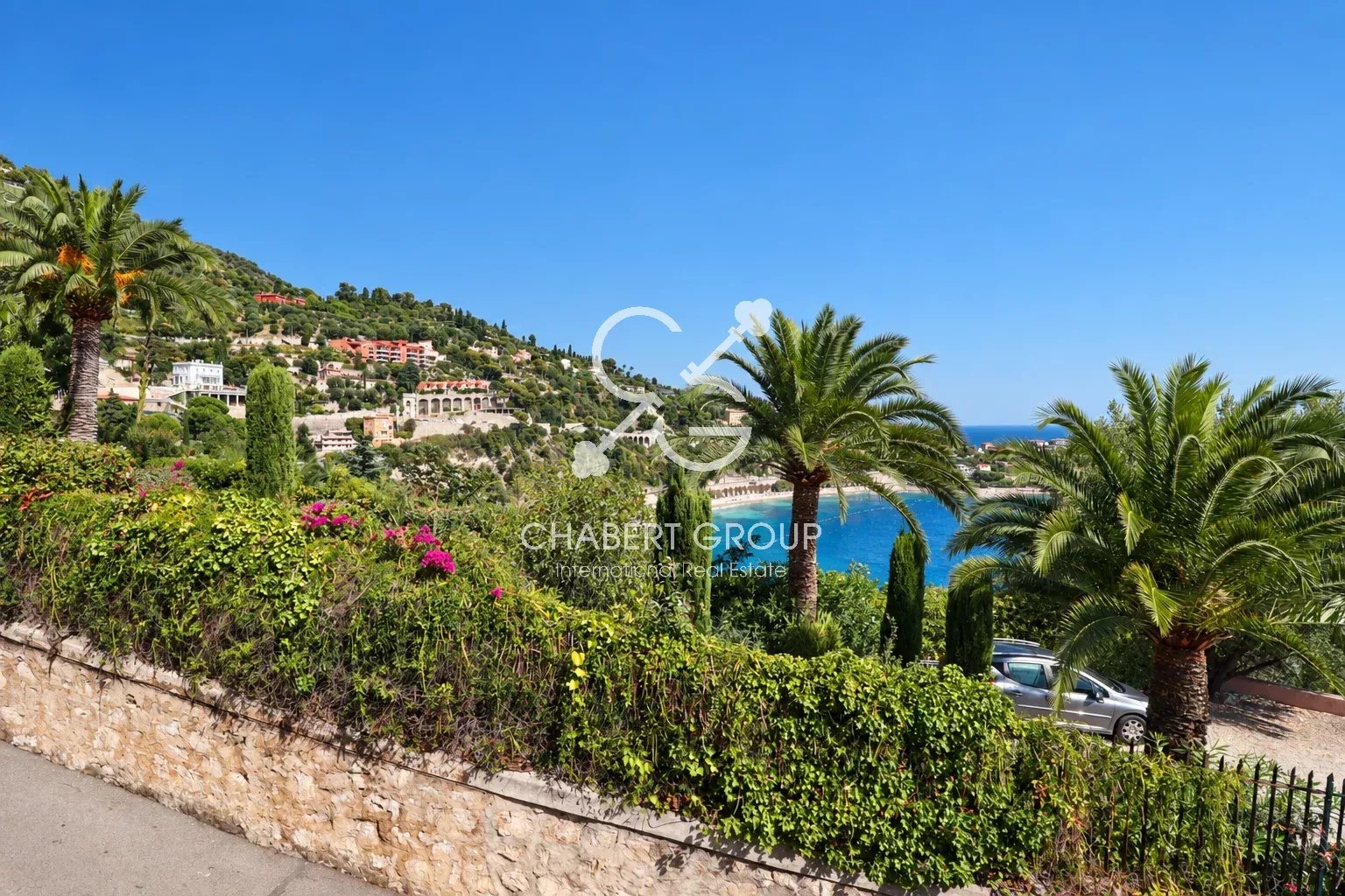 VILLEFRANCHE-SUR-MER – APPARTEMENT – 4 PIÈCES – 85 M² – TERRASSE DE 95 M² – STUDIO INDÉPENDANT DE 33 M² - GARAGE