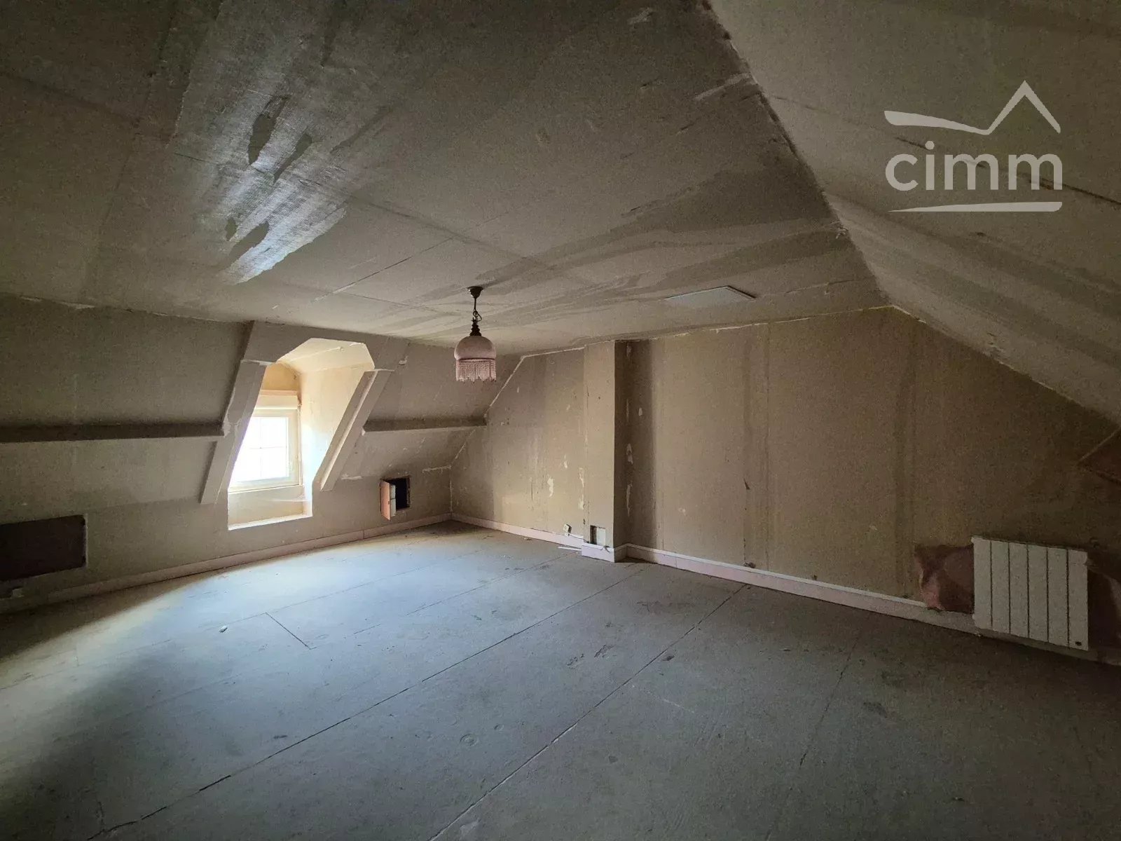 Maison de 150 m² avec 6 chambres, cave voûtée et double garage – Menars – Terrain 1 350 m²