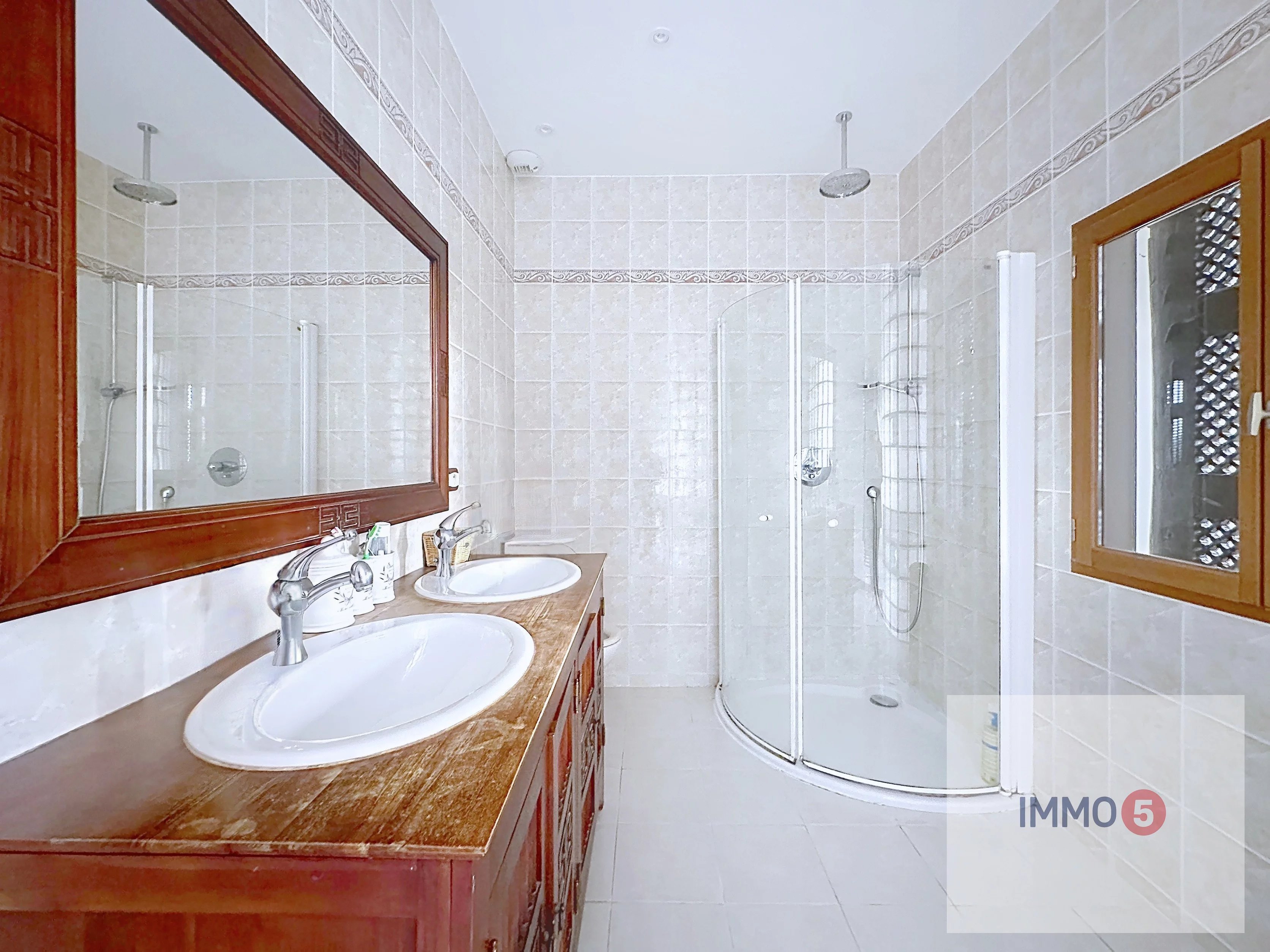 EXCEPTIONAL CITY CENTRE - MAGNIFICENT ARCHITECT-DESIGNED HOUSE - HIGH STANDING!