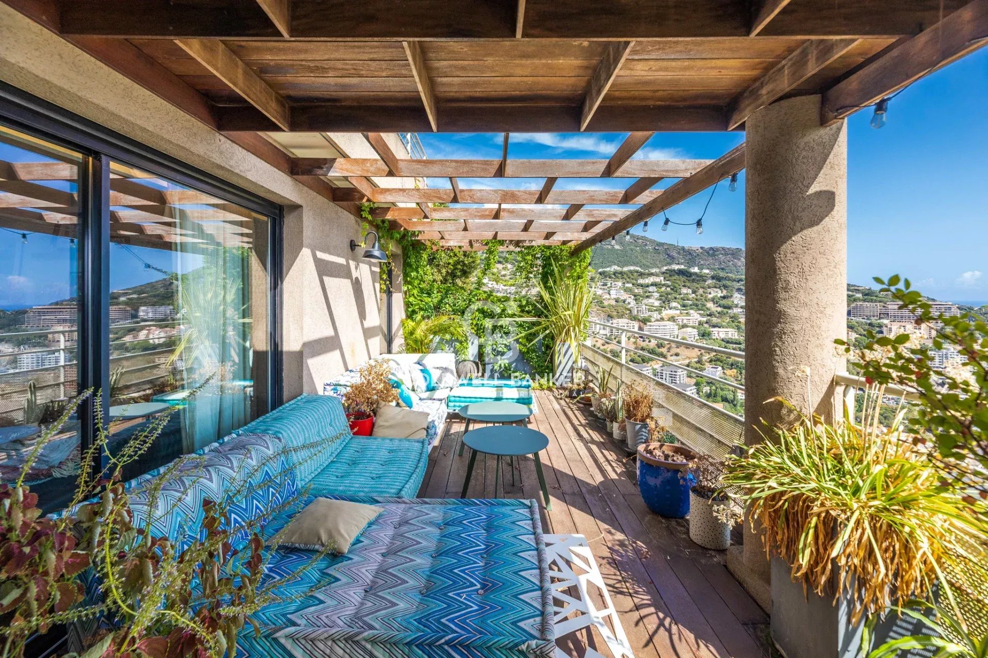 Exceptional Apartment with Panoramic Sea Views