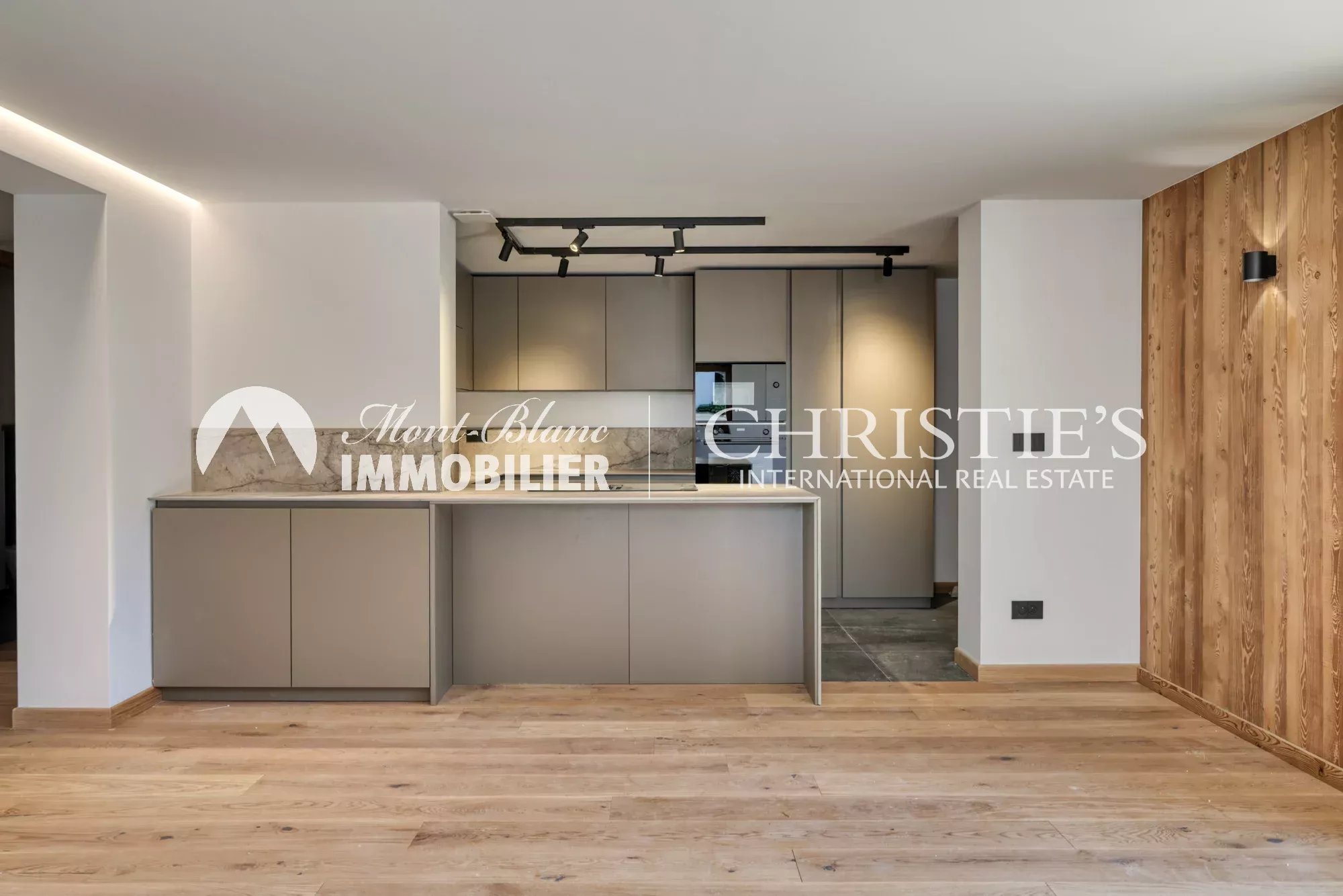APPARTEMENT - REZ DE JARDIN