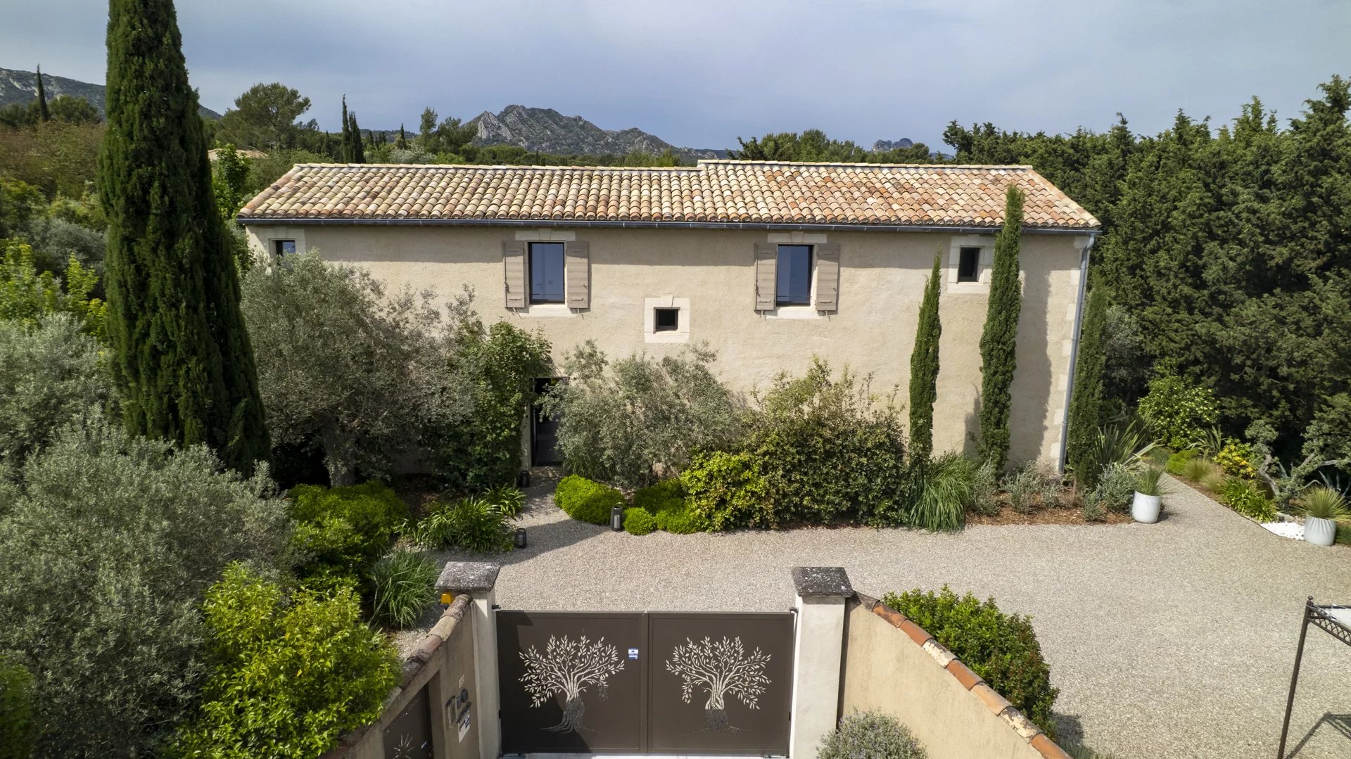 Mas à vendre à Eygalières – Propriété de luxe 250 m² avec piscine. jardin et 4 suites