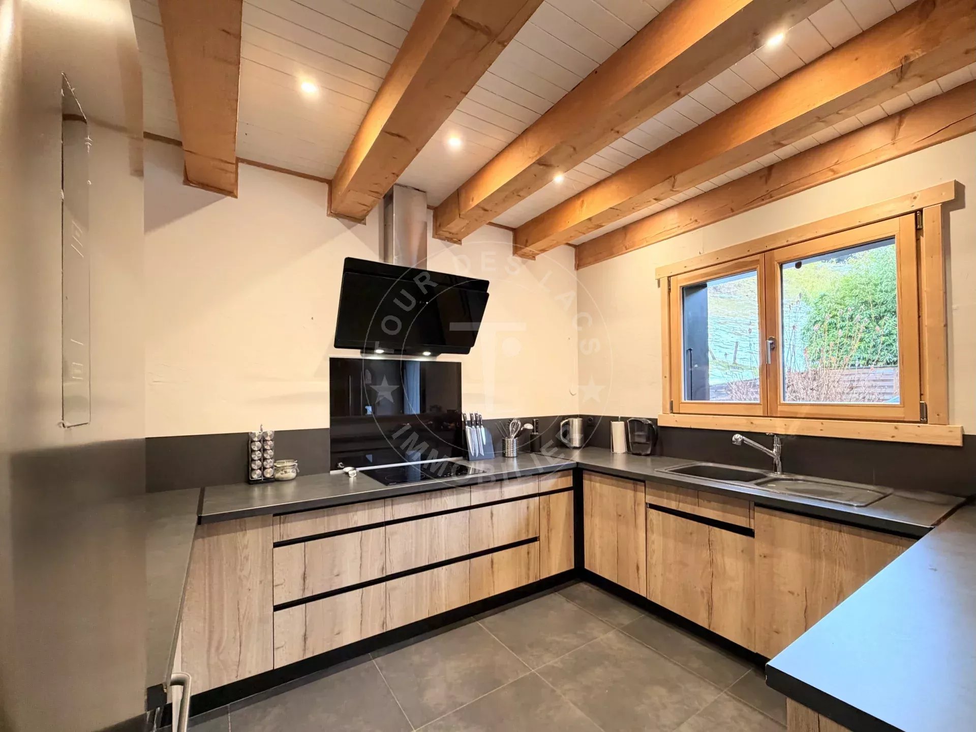Chalet de 195 m2 habitables au calme, premières hauteurs de Thônes