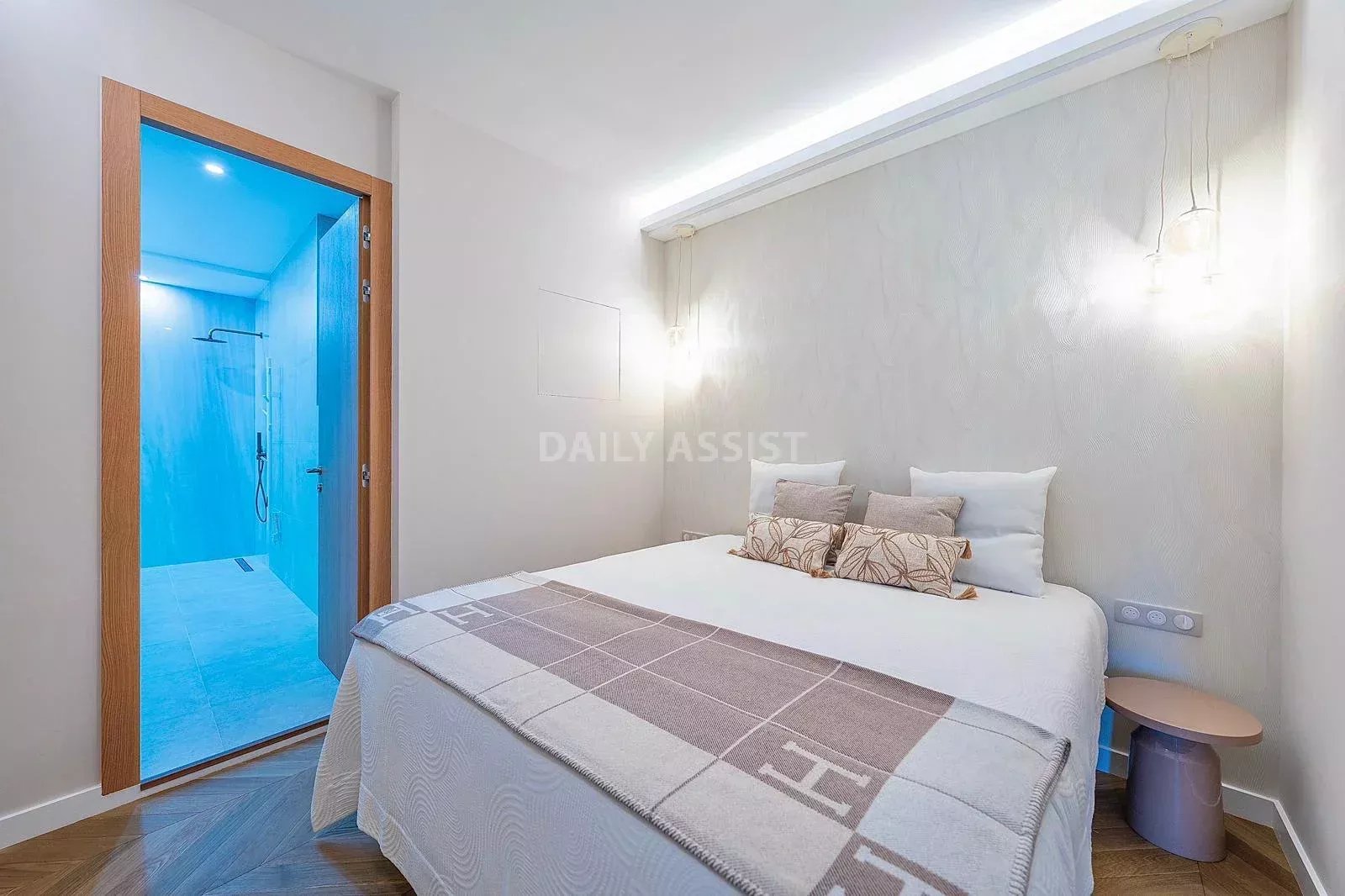 À LOUER – CANNES CROISETTE Appartement 3 pièces rénové avec vue mer – 75 m²