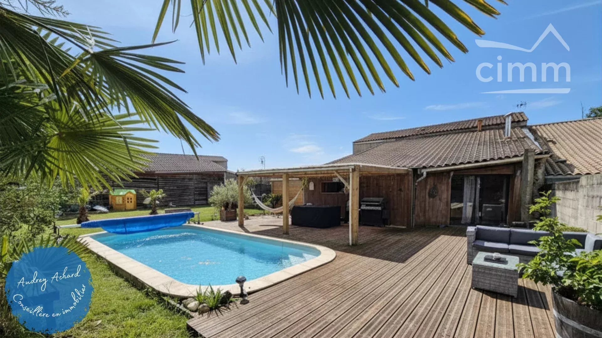 Maison familiale avec piscine chauffée et beaux volumes