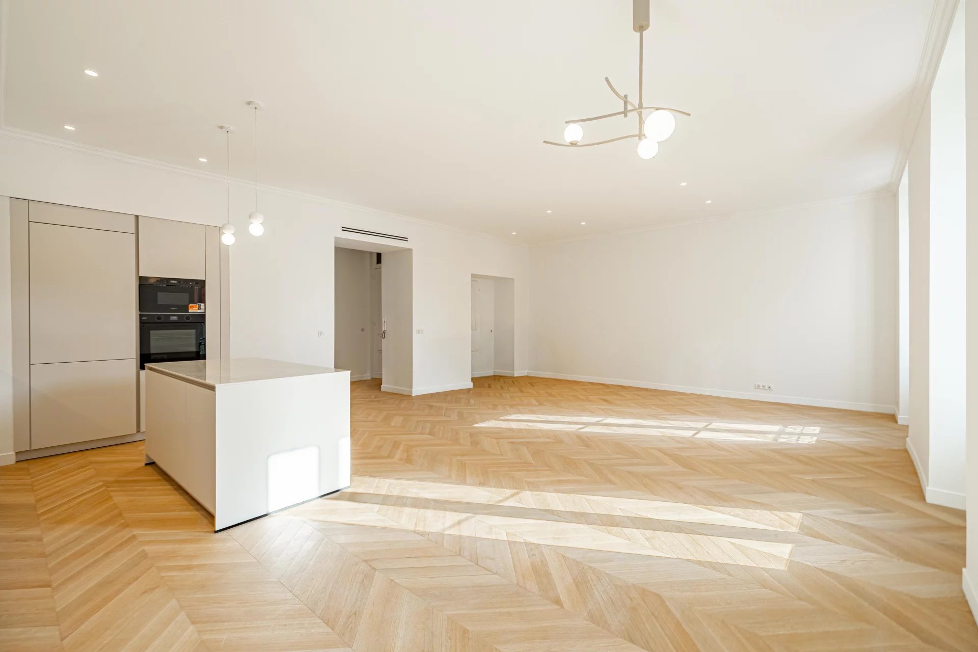 Nice - Le Port - Exceptionnel appartement 4 pièces rénové – Balcon avec vue Port