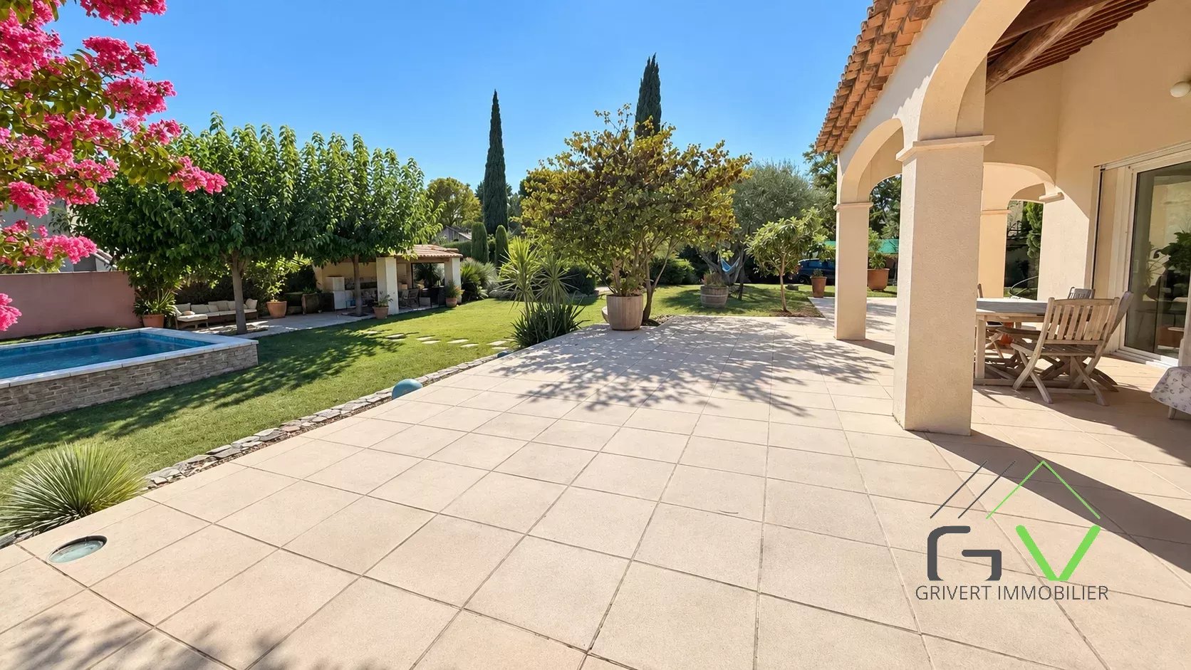 Maison contemporaine d'exception 205m2 avec piscine à Uzès