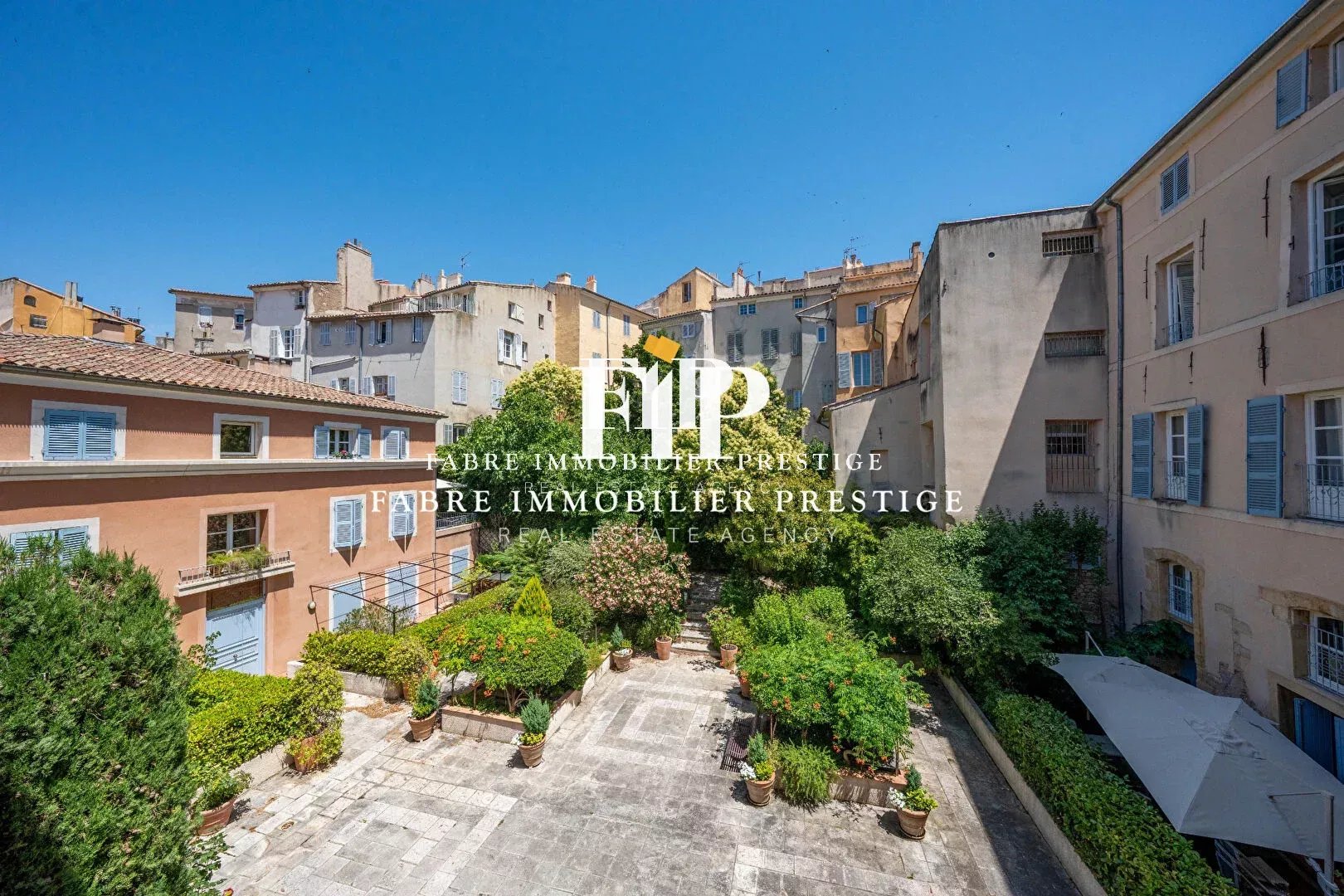 Centre historique d' Aix-en-Provence : Appartement de standing  de 223m2 avec ascenseur et parking souterrain.