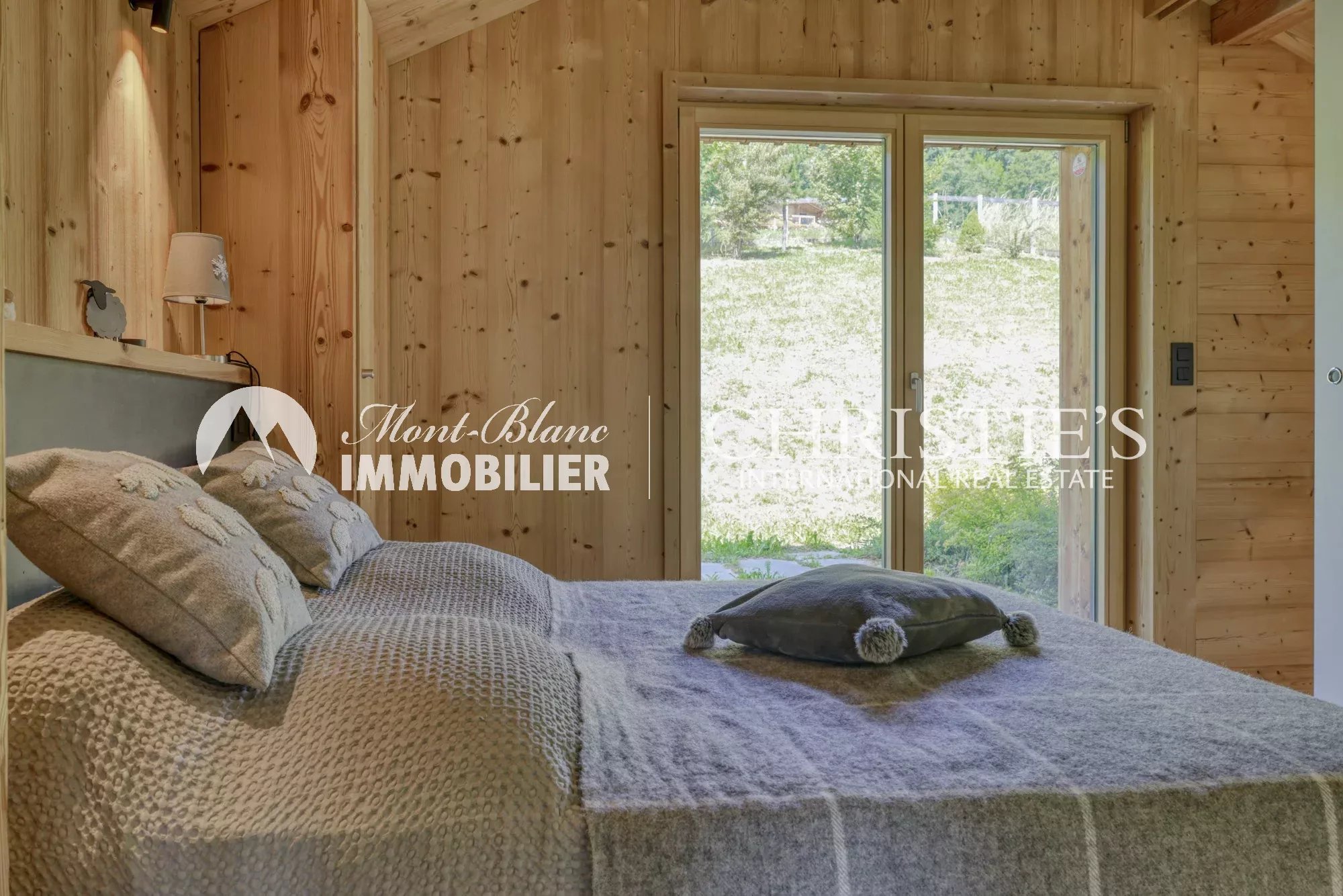 Architect’s chalet with exceptional view of Mont Blanc