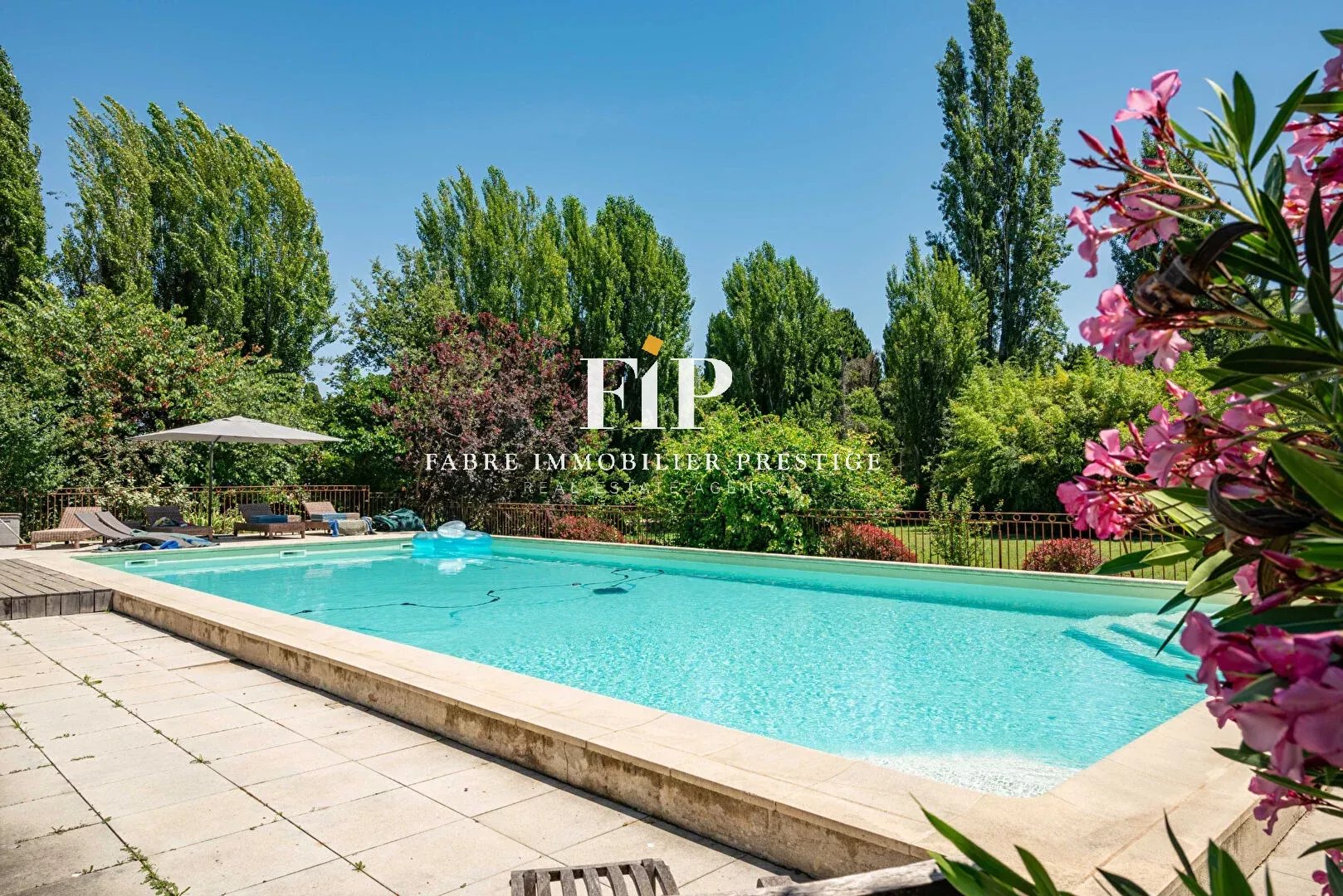 Demeure de prestige secteur Eygalières- environ 750m2 - Terrain  11hectares.