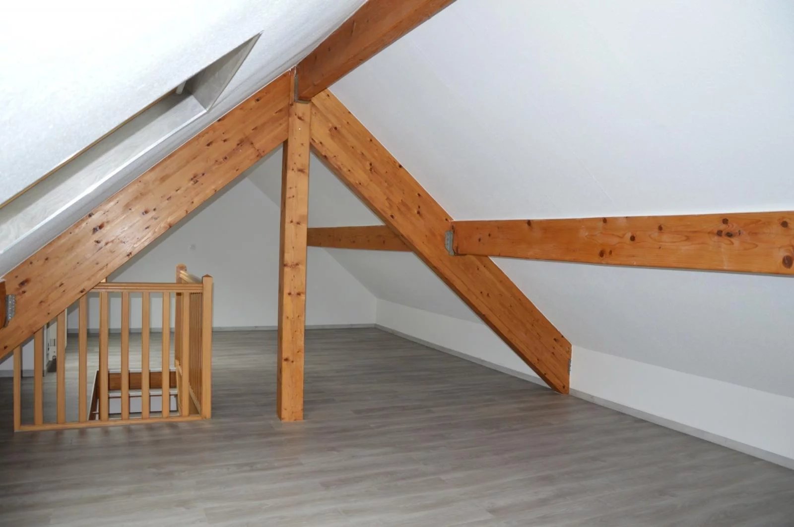 CENTRE-VILLE, TRÈS SPACIEUX DUPLEX DE 3 PIÈCES À ALTKIRCH