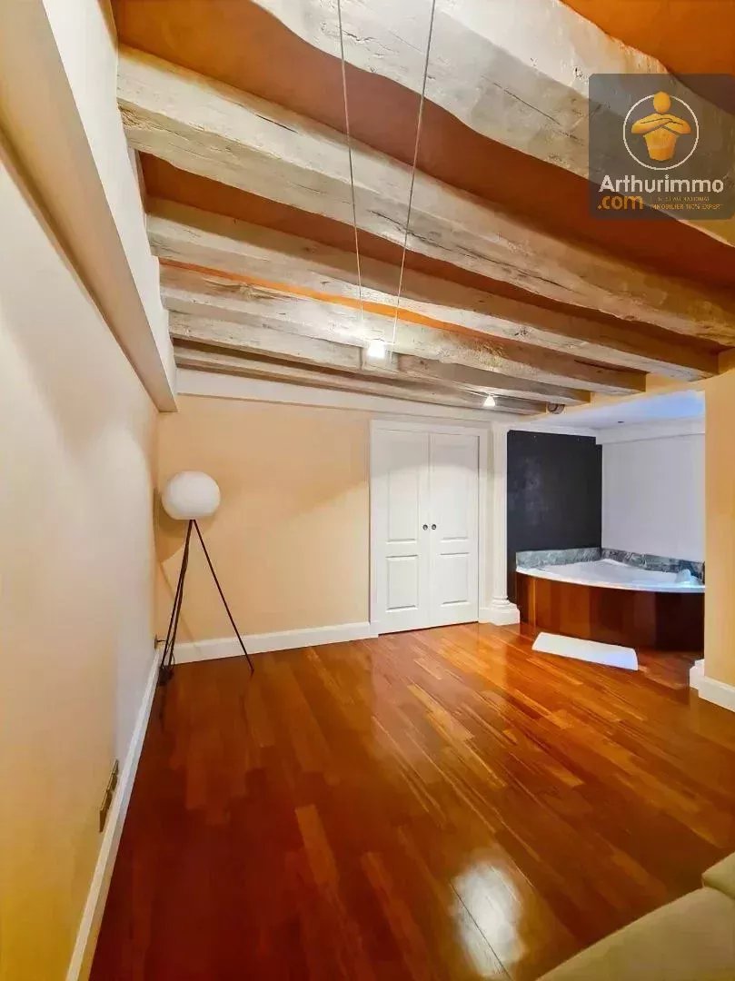Maison de 230 m2 aux belles prestations,  proche Beaugency