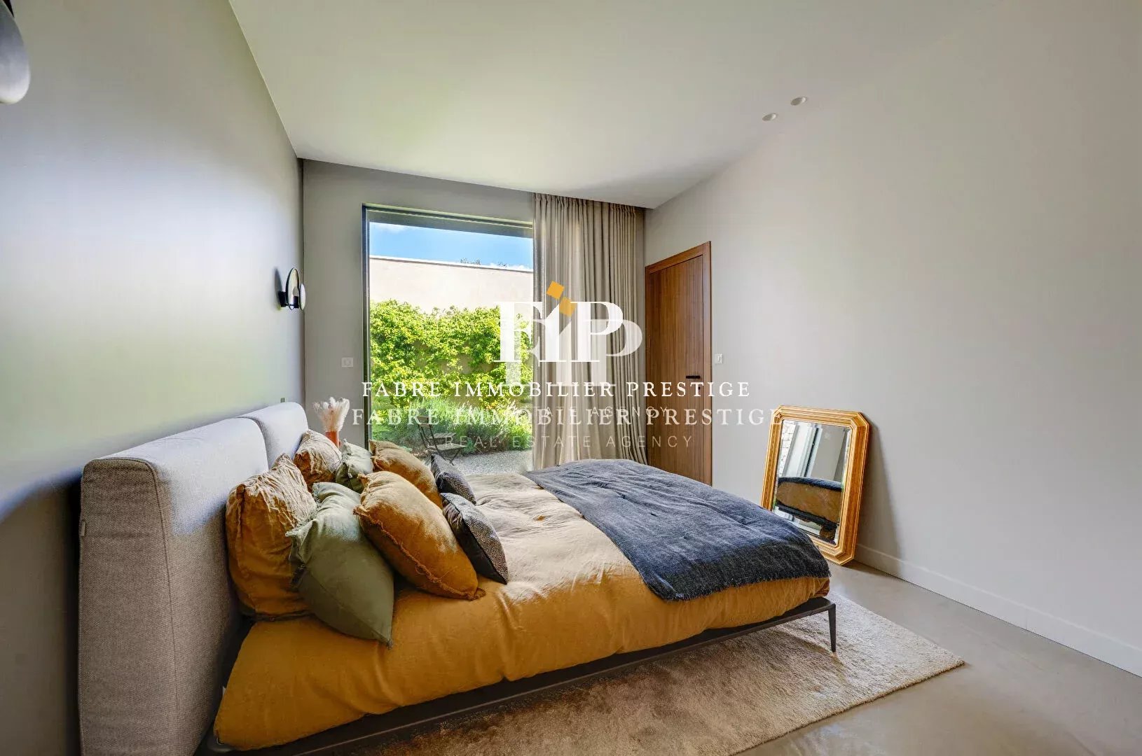 Maison contemporaine de 230m2 environ récente à 10min du centre d' Aix-en-Provence (sud/ouest)